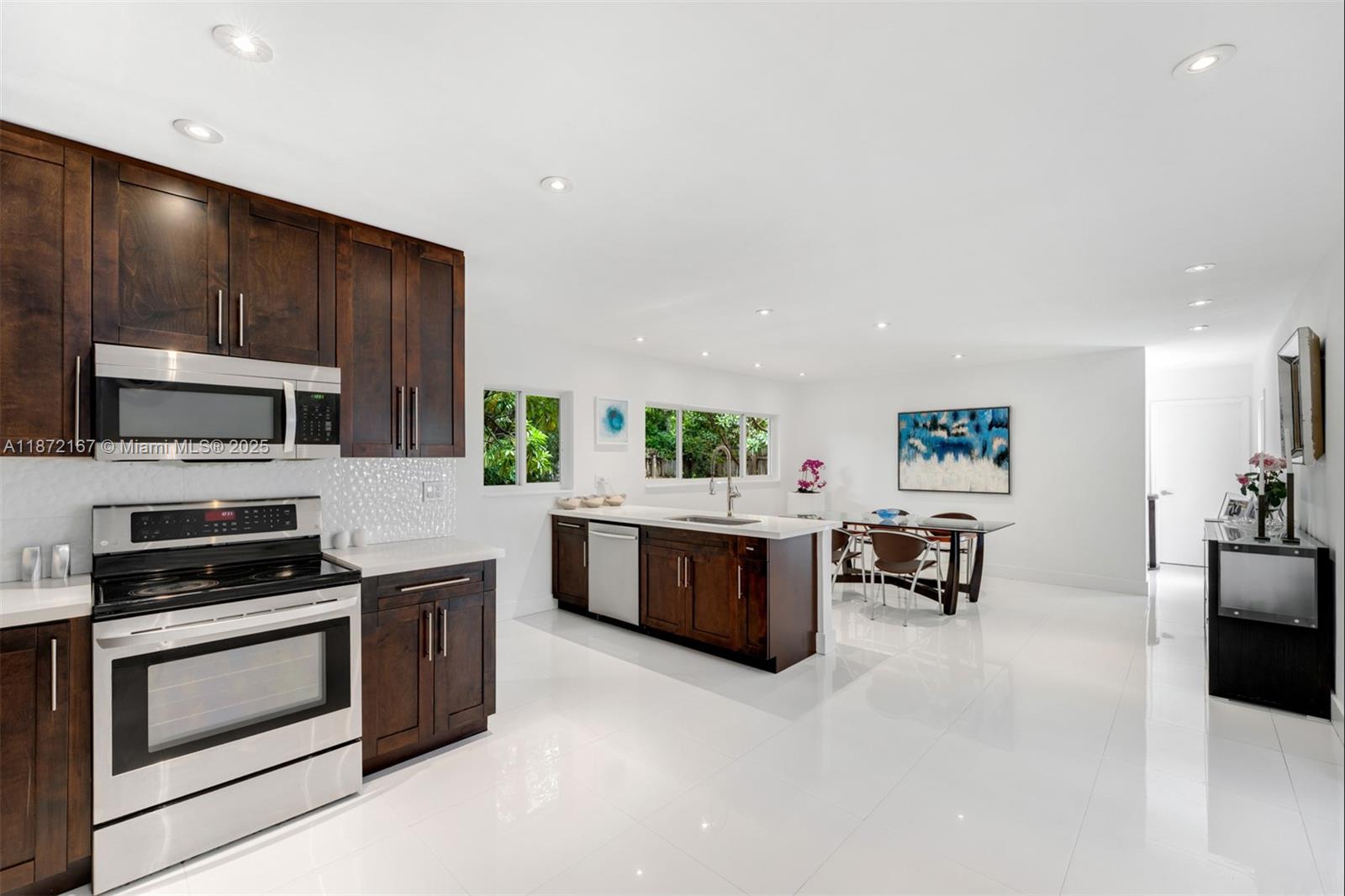 ROCK LAKE - Residential