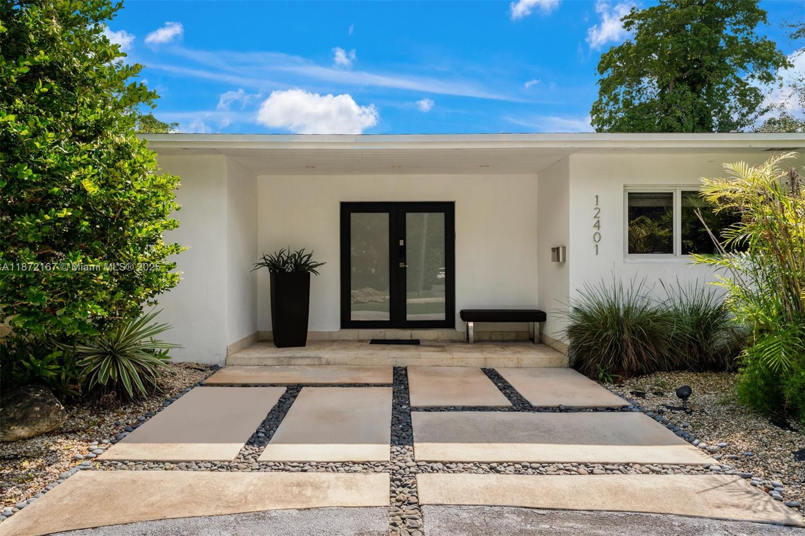 ROCK LAKE - Residential