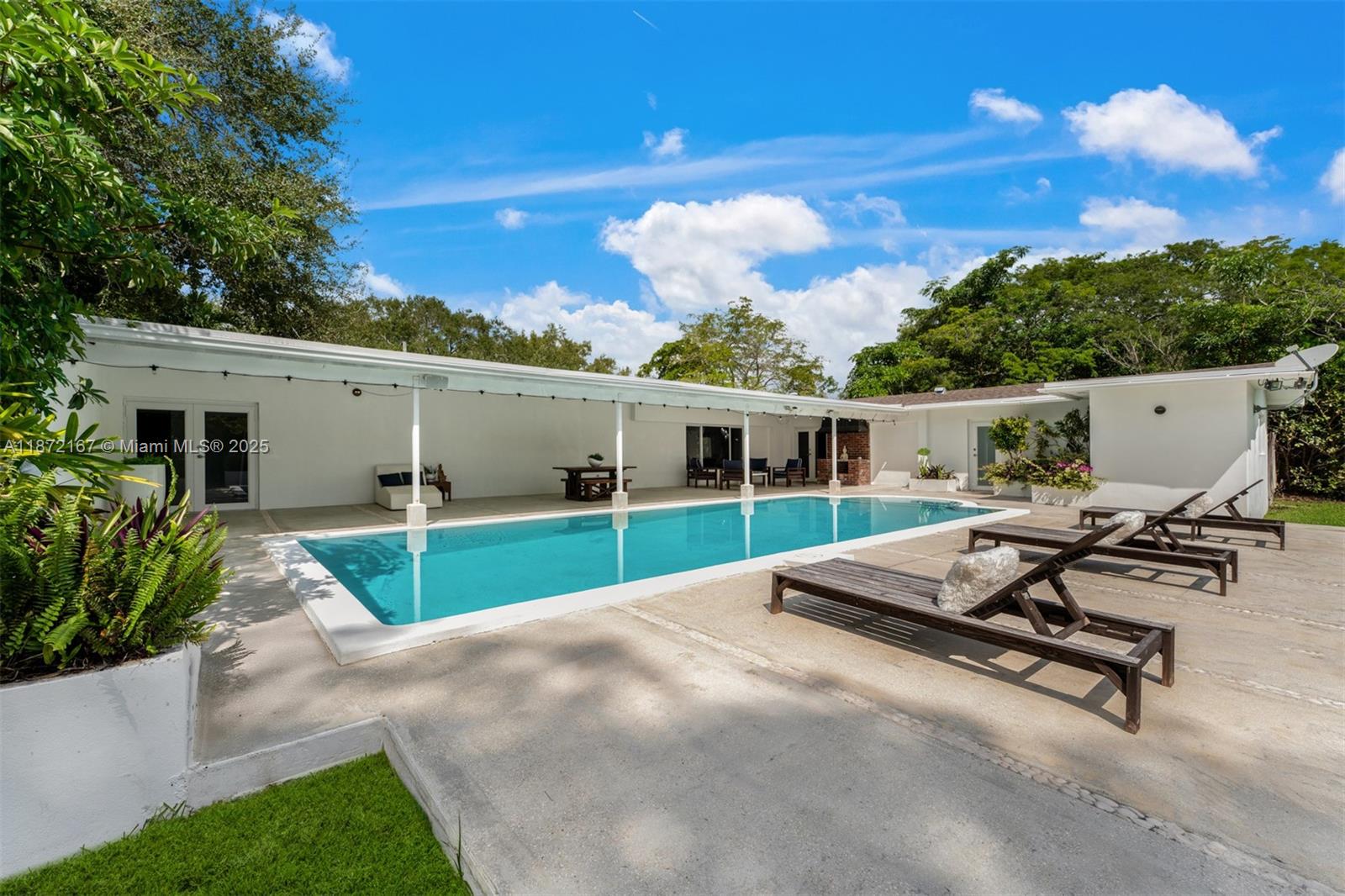 ROCK LAKE - Residential