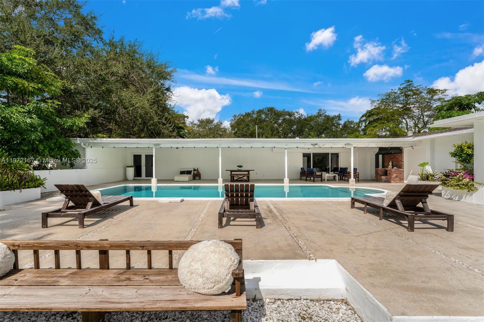 ROCK LAKE - Residential