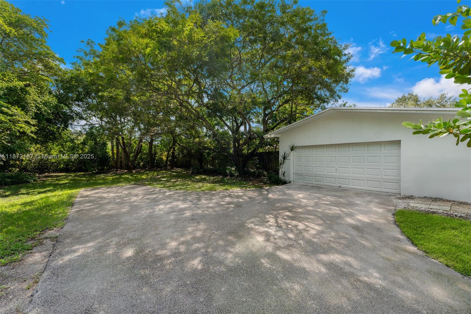 ROCK LAKE - Residential