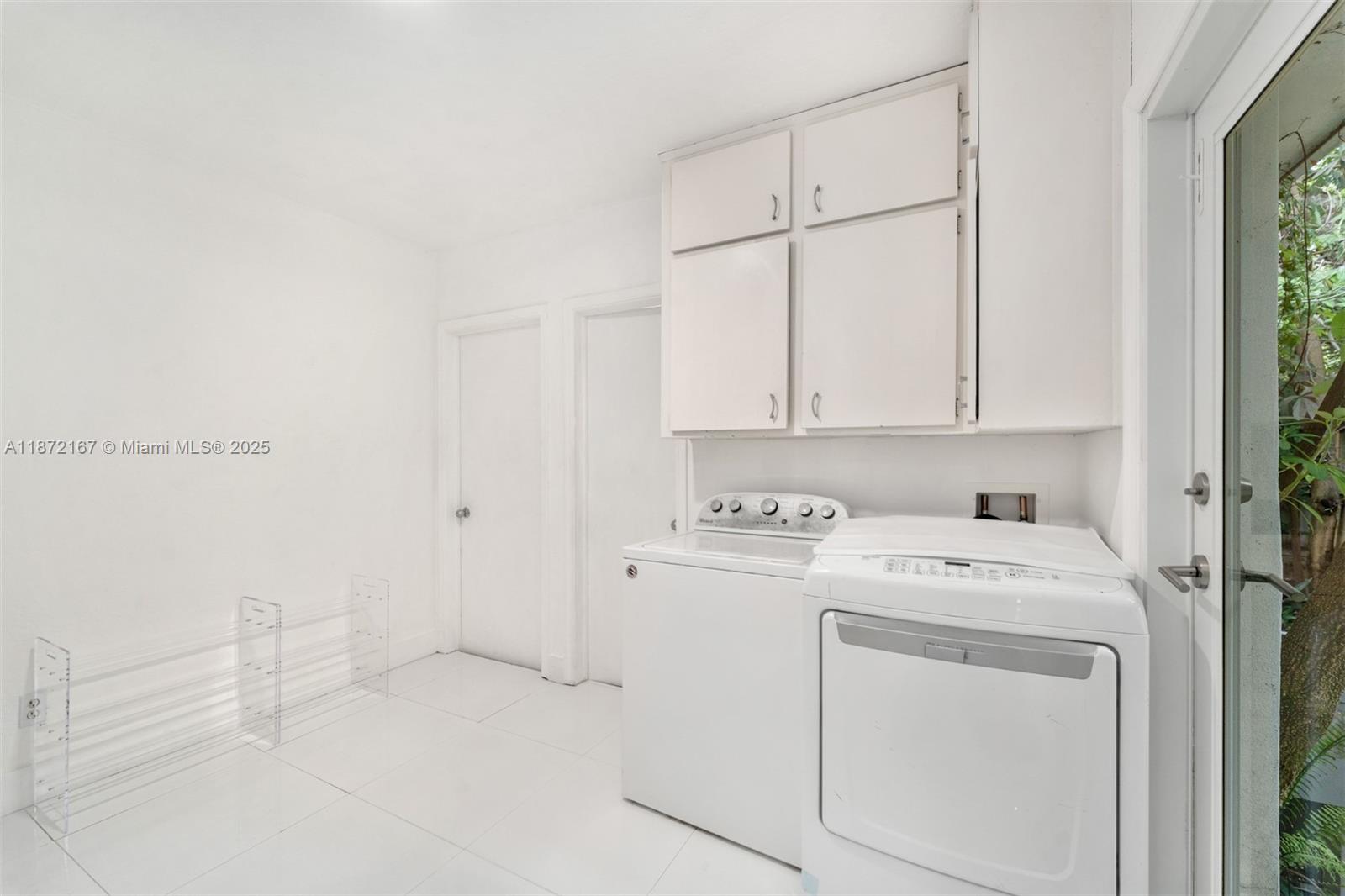 ROCK LAKE - Residential