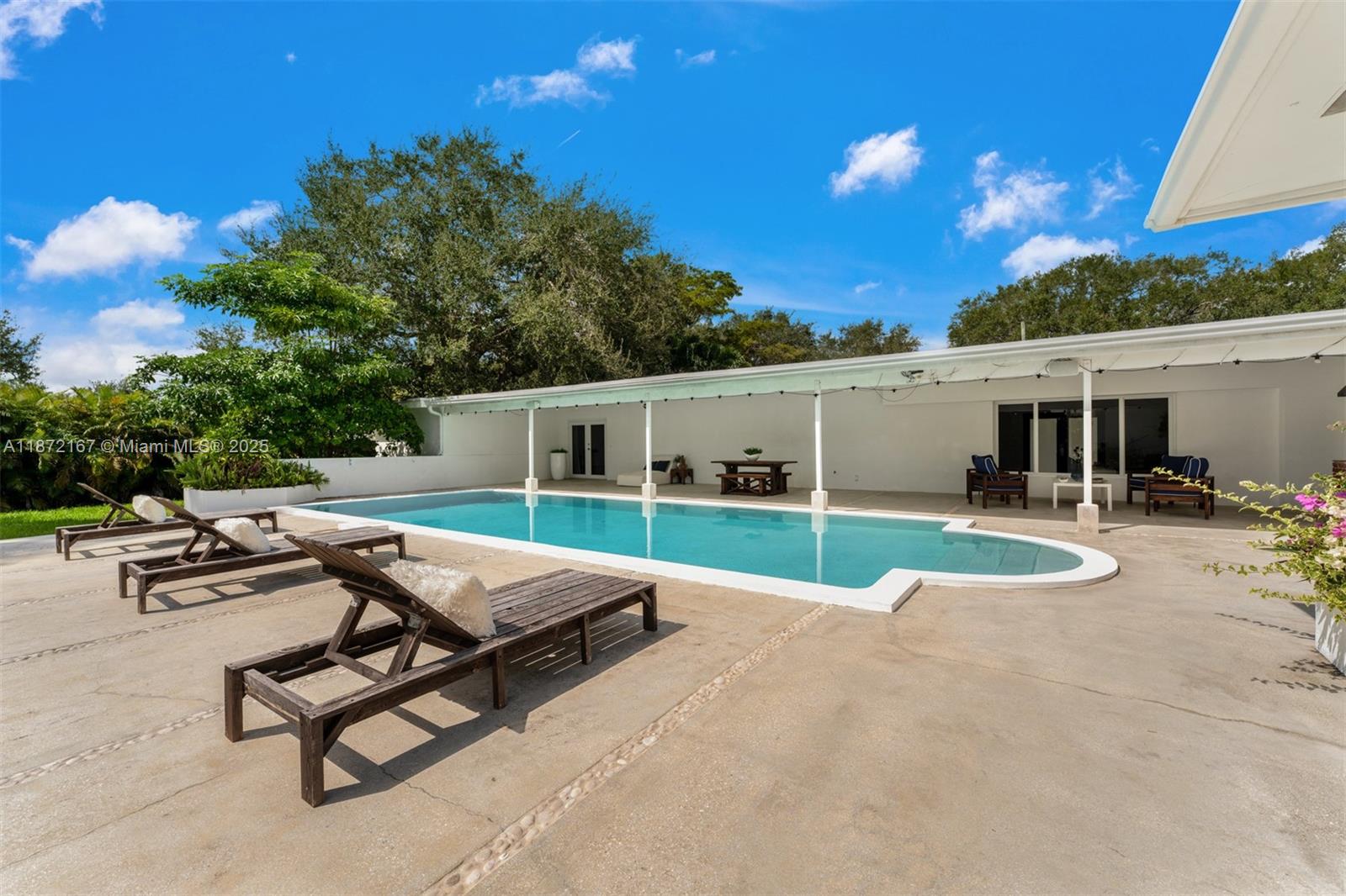 ROCK LAKE - Residential