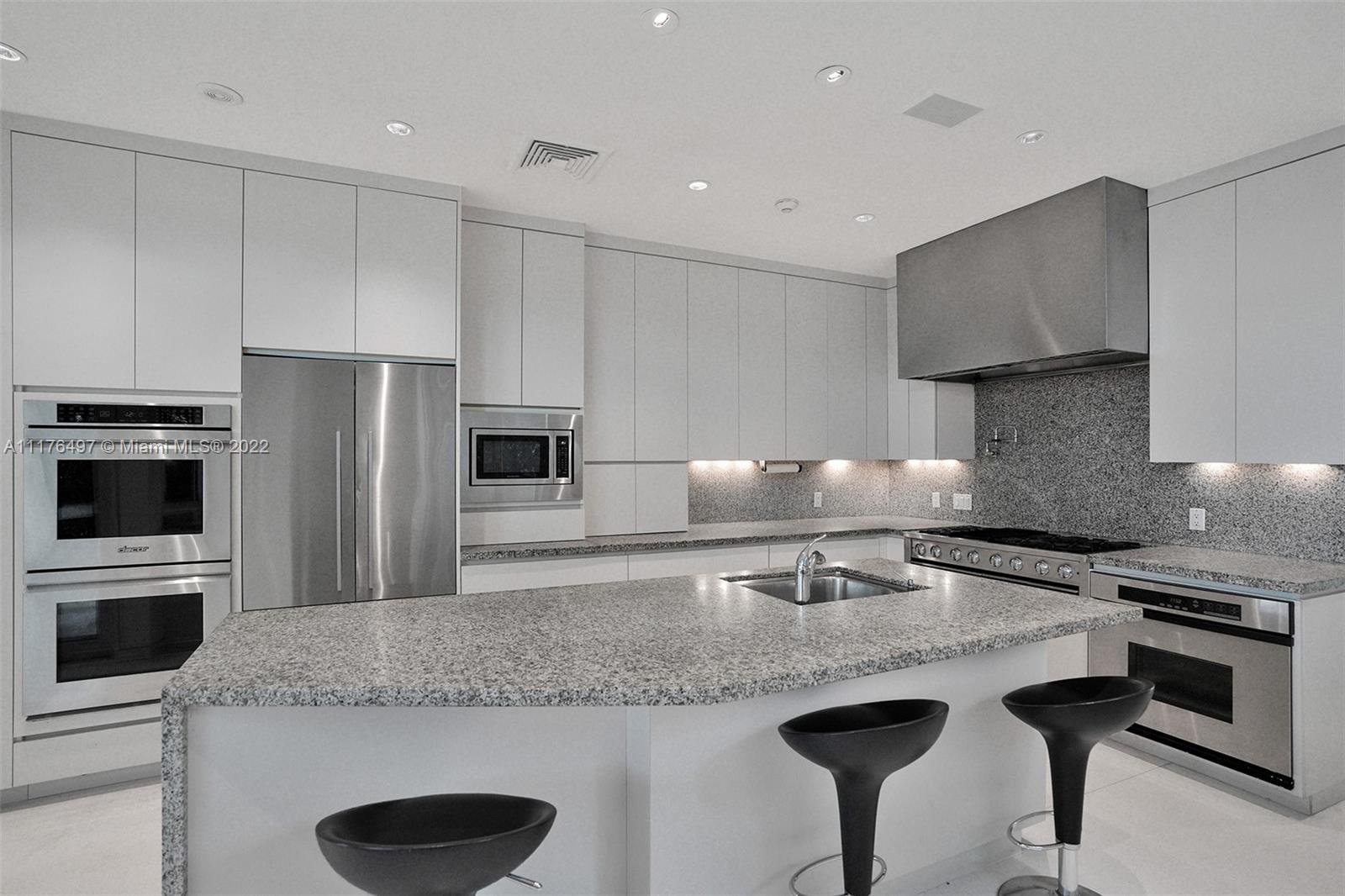 ADMIRALS COVE PAR C - Residential