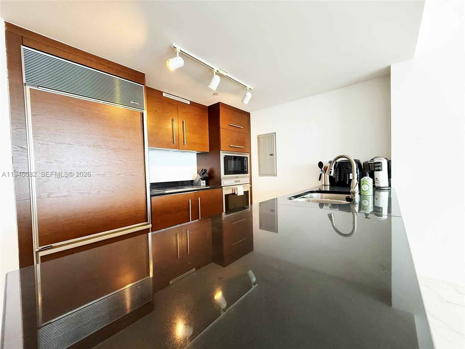 ICONBRICKELL CONDO NO 1 - Residential