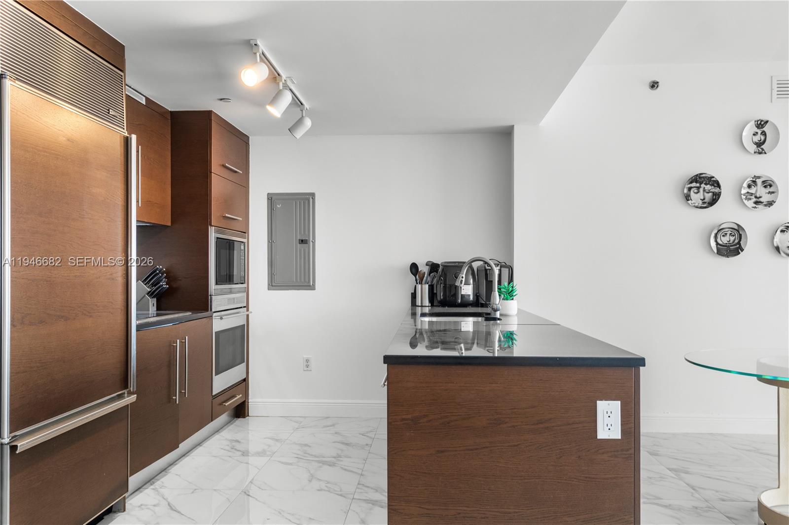 ICONBRICKELL CONDO NO 1 - Residential