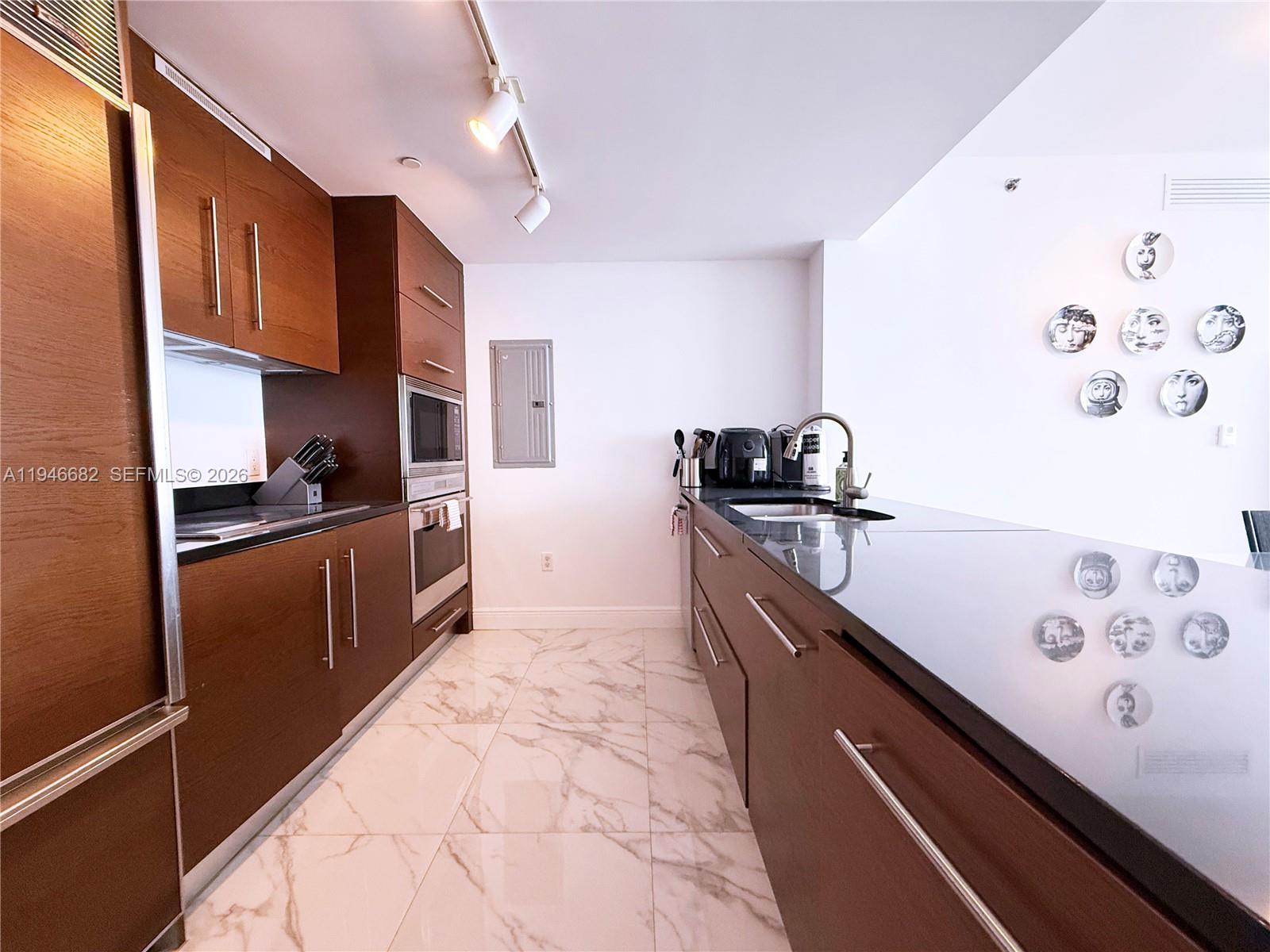 ICONBRICKELL CONDO NO 1 - Residential