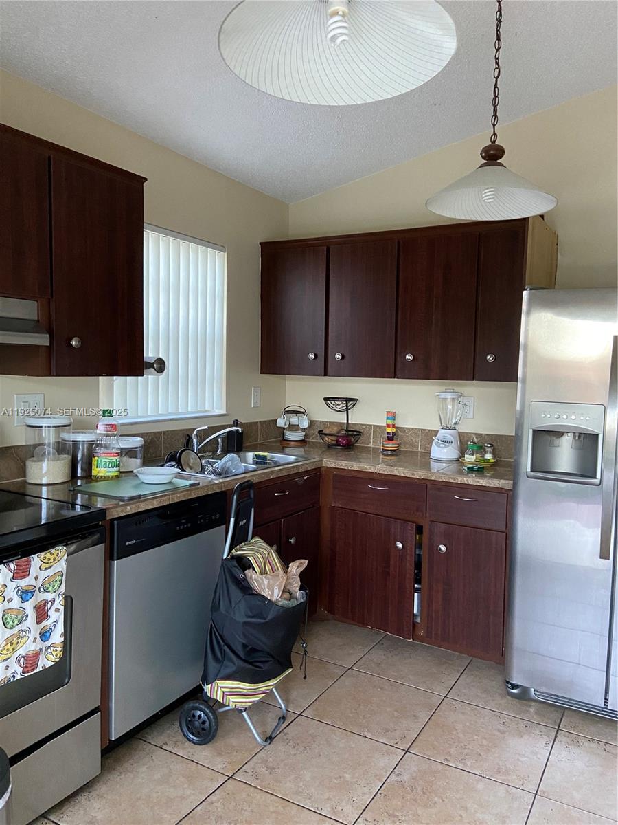 SUNSET SHORES - Residential Lease