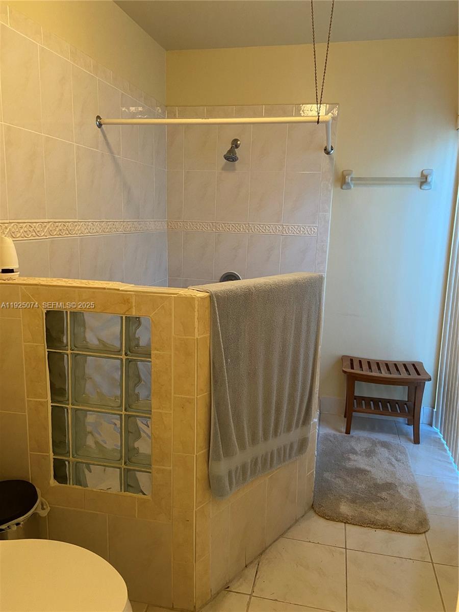 SUNSET SHORES - Residential Lease