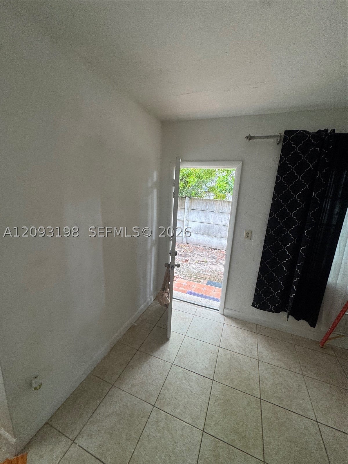 View photos, virtual tours, details... 1020 SW 5th St 4