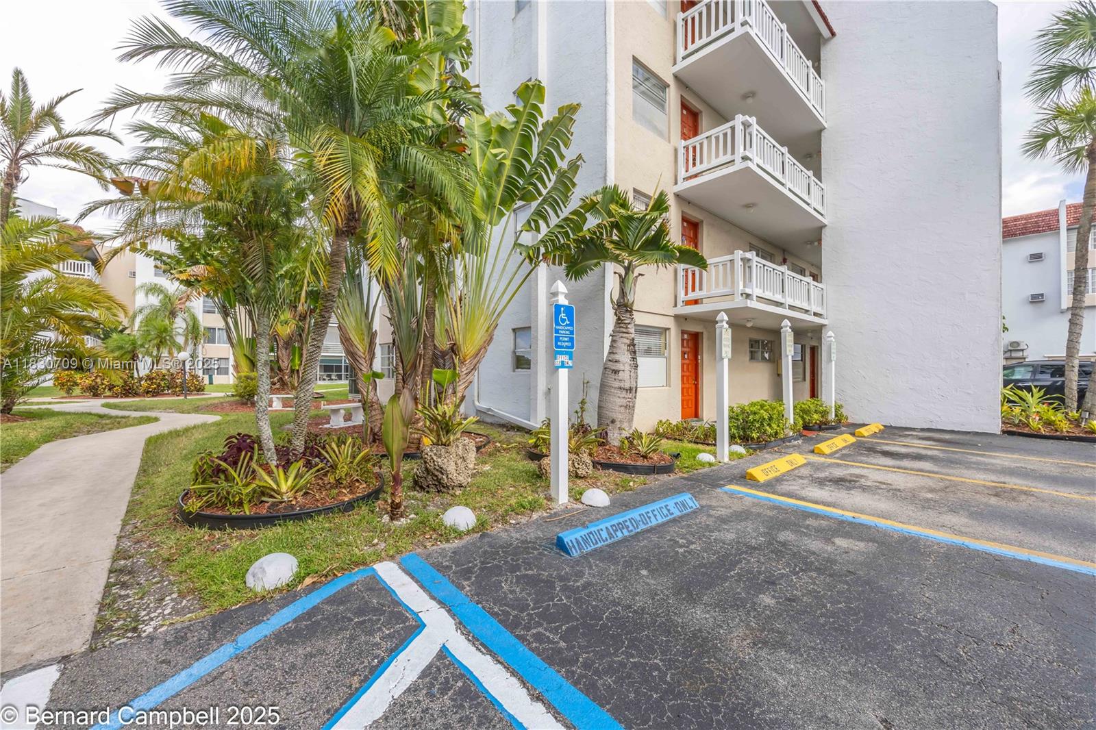3531 Inverrary Dr 101