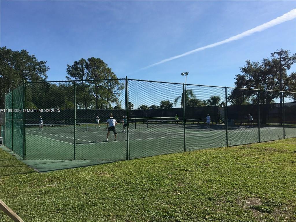 SPANISH LAKES FAIRWAYS NE - Residential