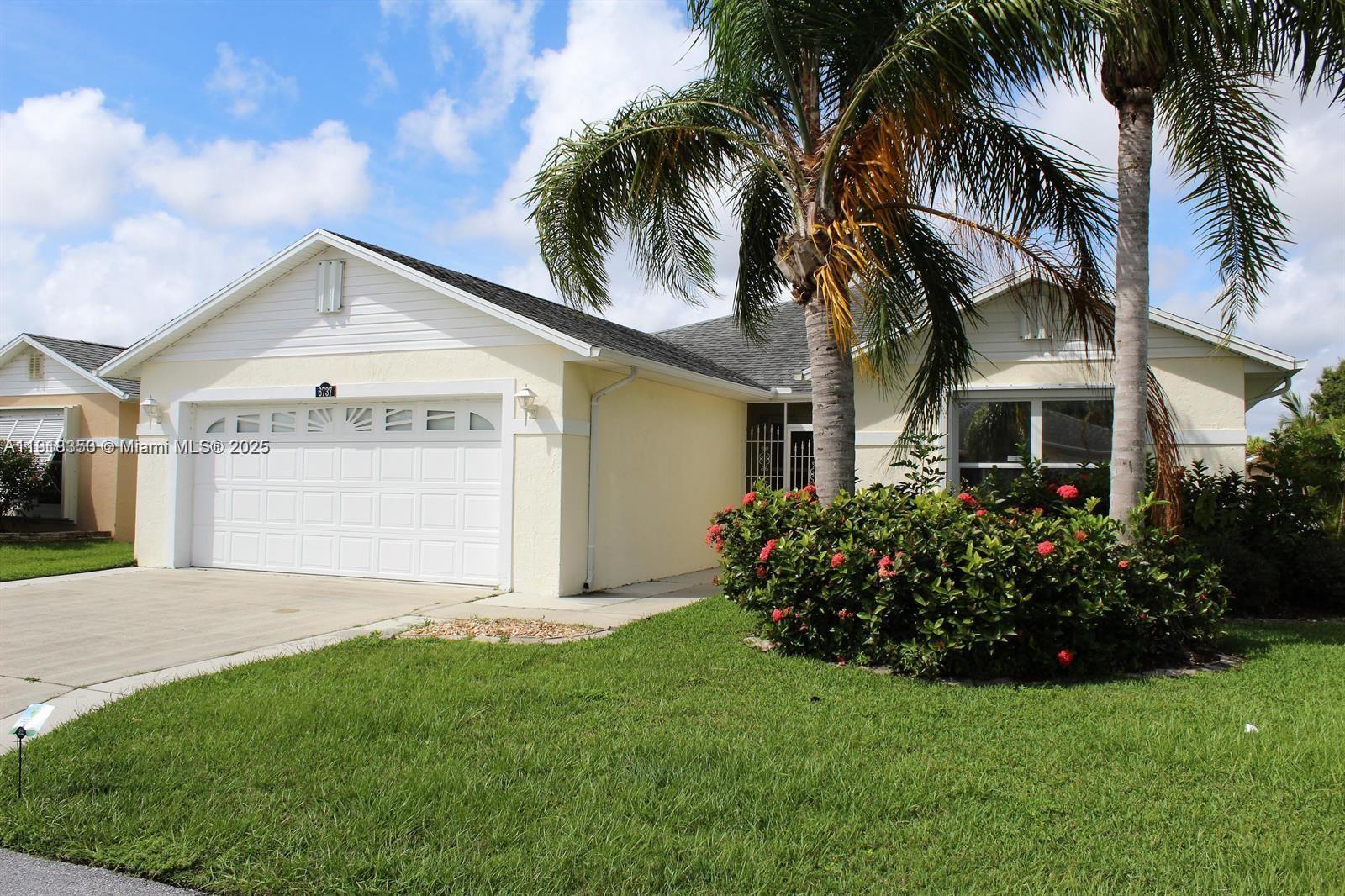 SPANISH LAKES FAIRWAYS NE - Residential