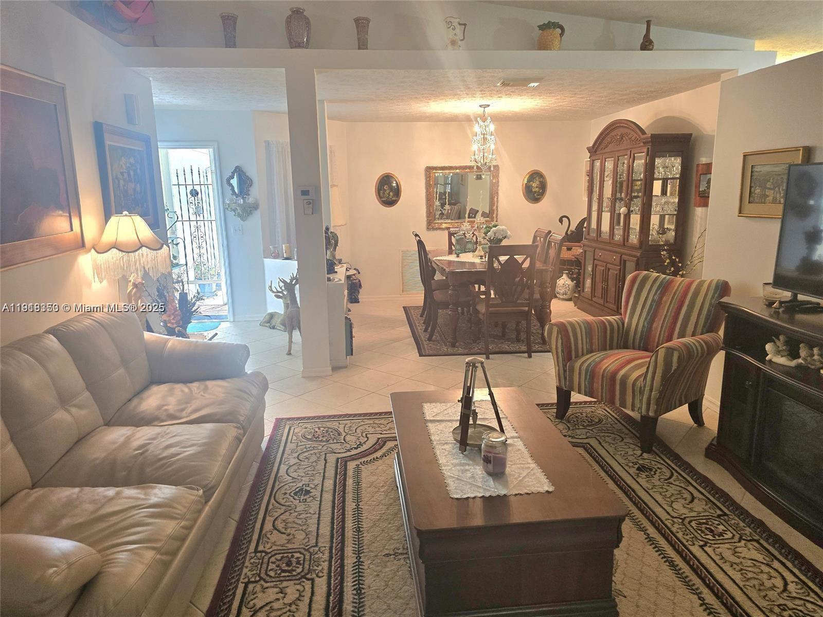 SPANISH LAKES FAIRWAYS NE - Residential