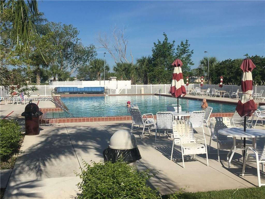 SPANISH LAKES FAIRWAYS NE - Residential