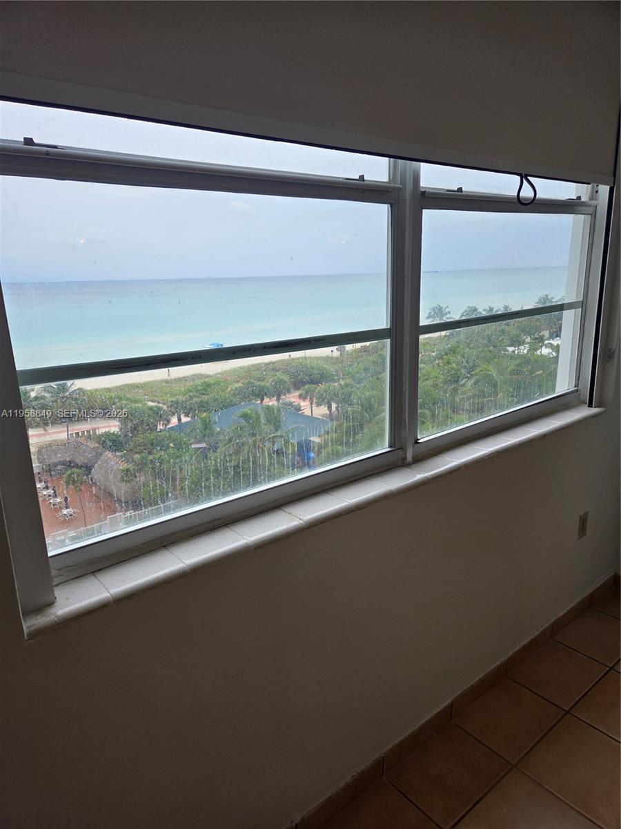 5313 Collins Ave 911