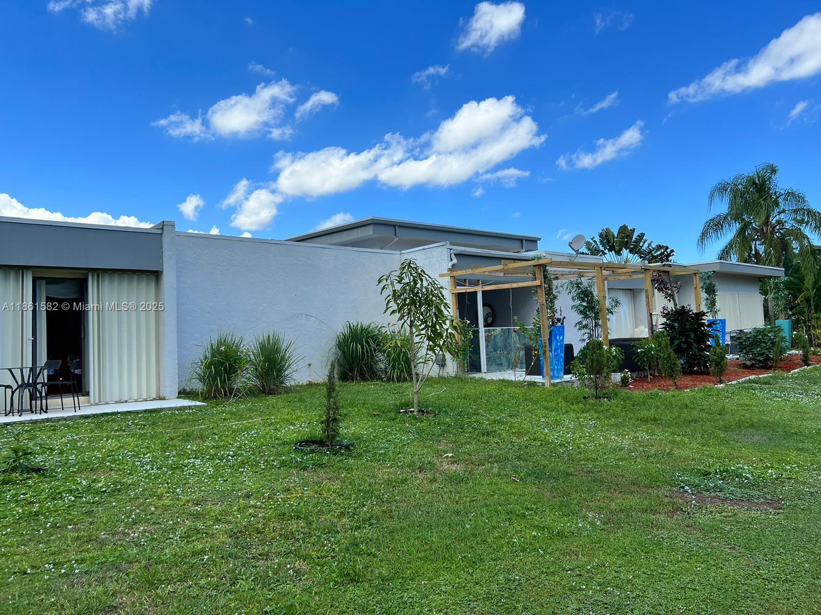 PALM BEACH NATL GOLF AND - Residential Lease