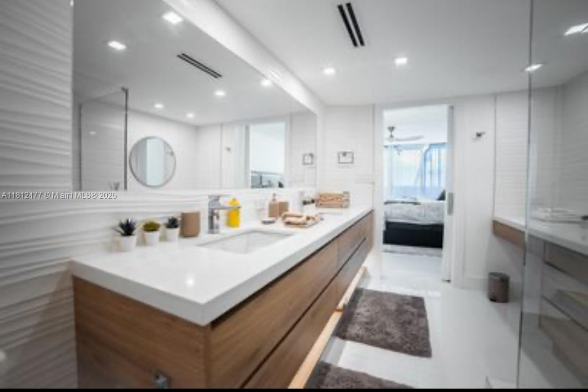 5600 CONDO - Residential