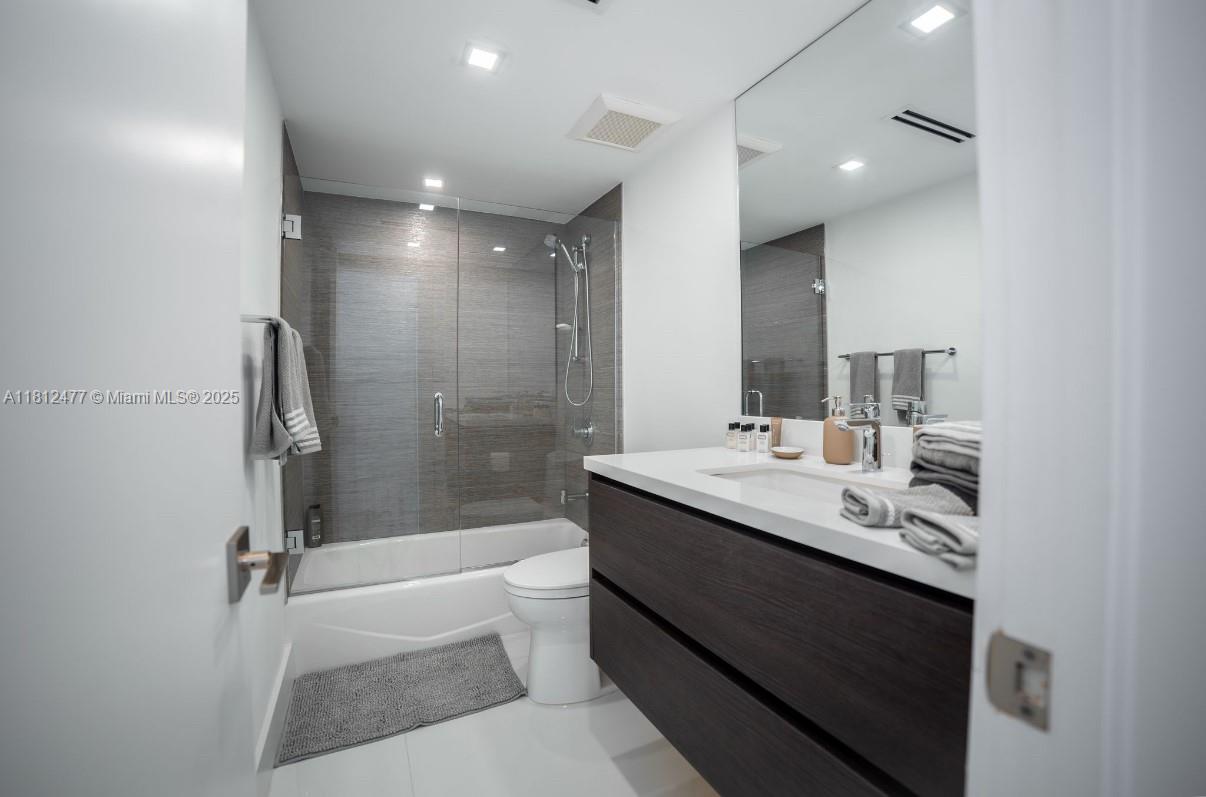 5600 CONDO - Residential