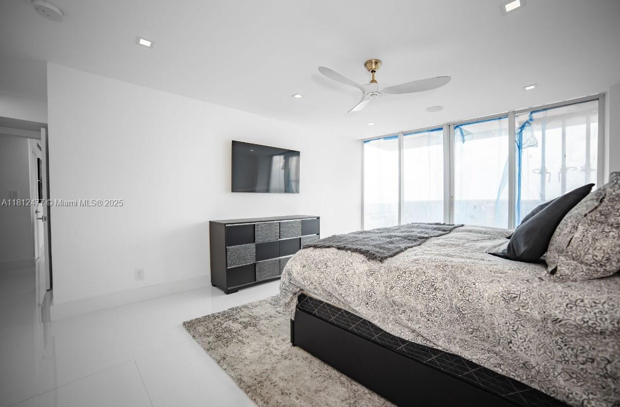 5600 CONDO - Residential