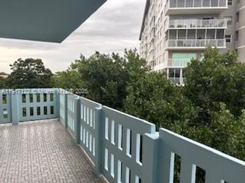 4001 Hillcrest Dr 416 Hollywood FL 33021