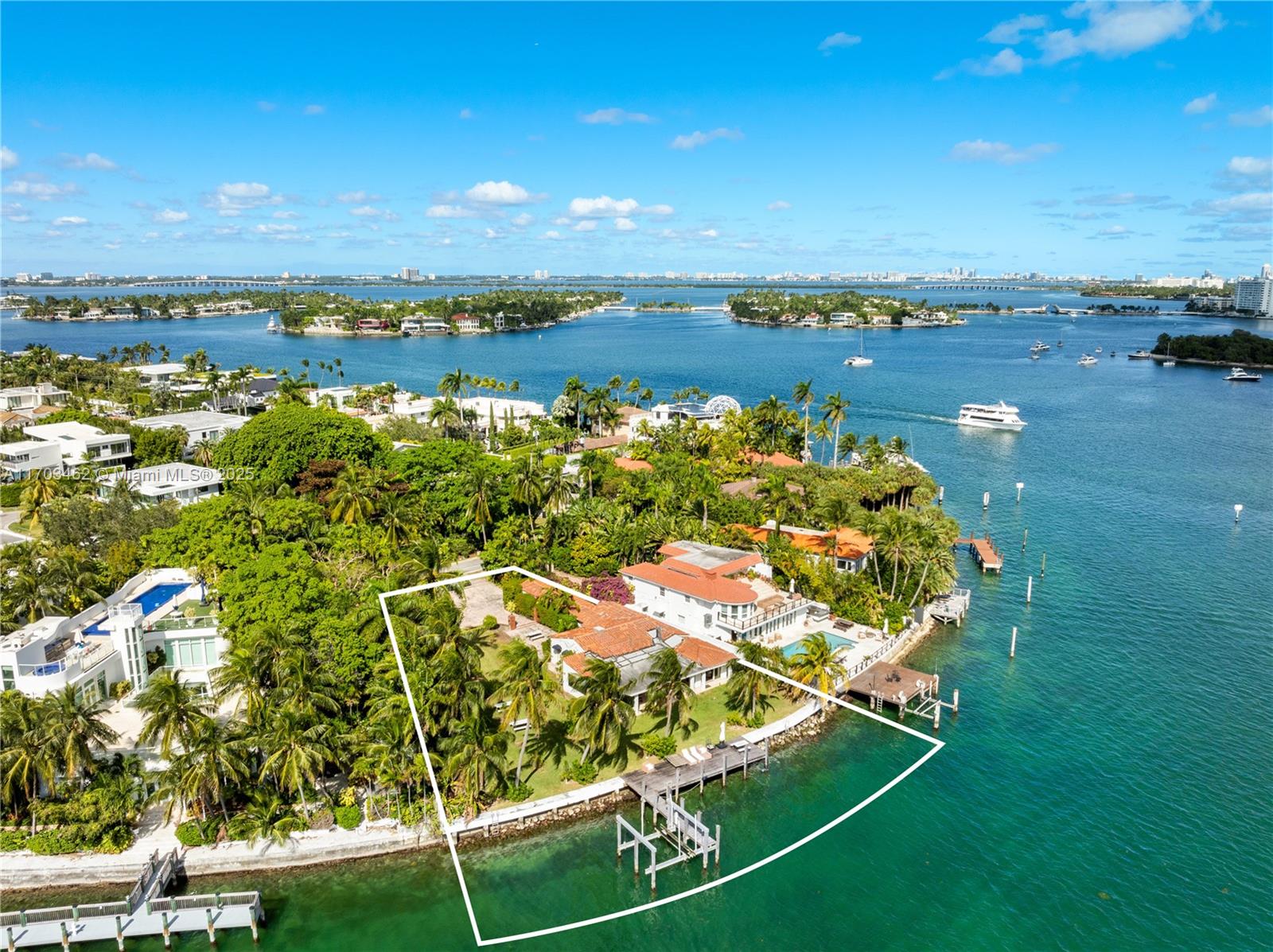 HIBISCUS ISLAND - Land
