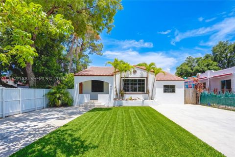 Tiny photo for 322 SW 18th Road, Miami, FL 33129 (MLS # A12042188)