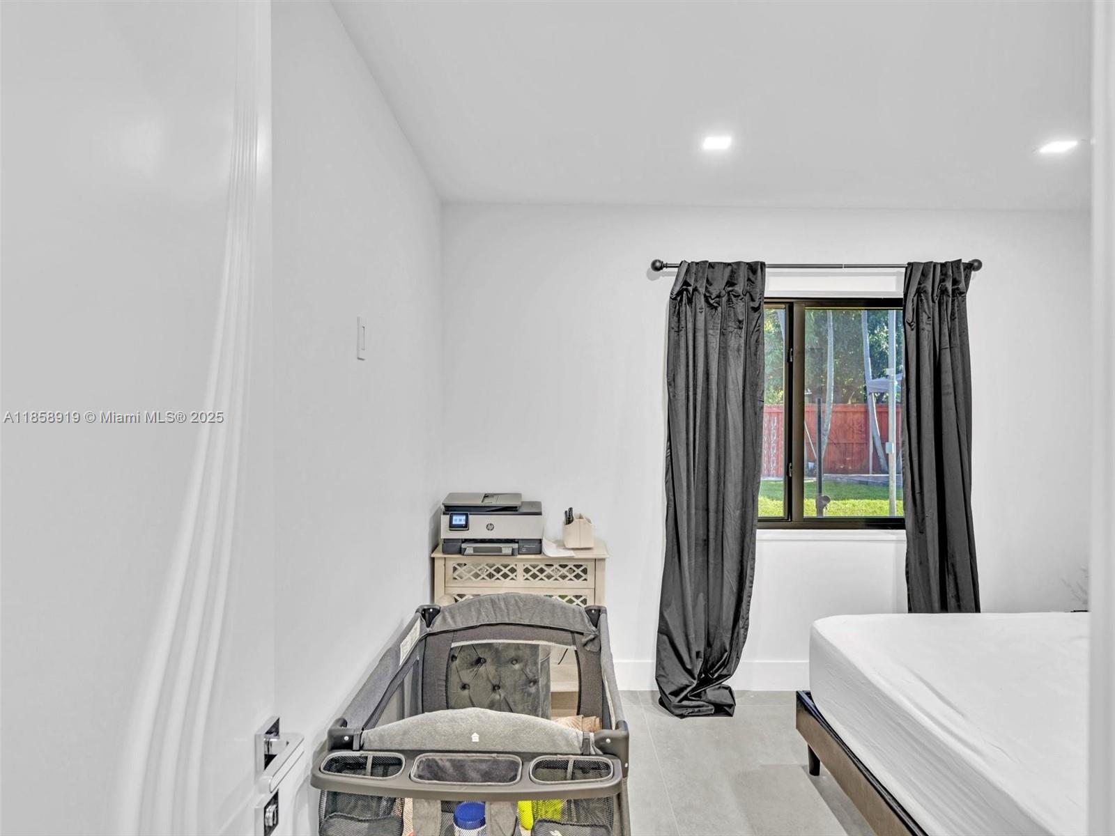 HOLLYWOOD GOLF ESTATES SE - Residential