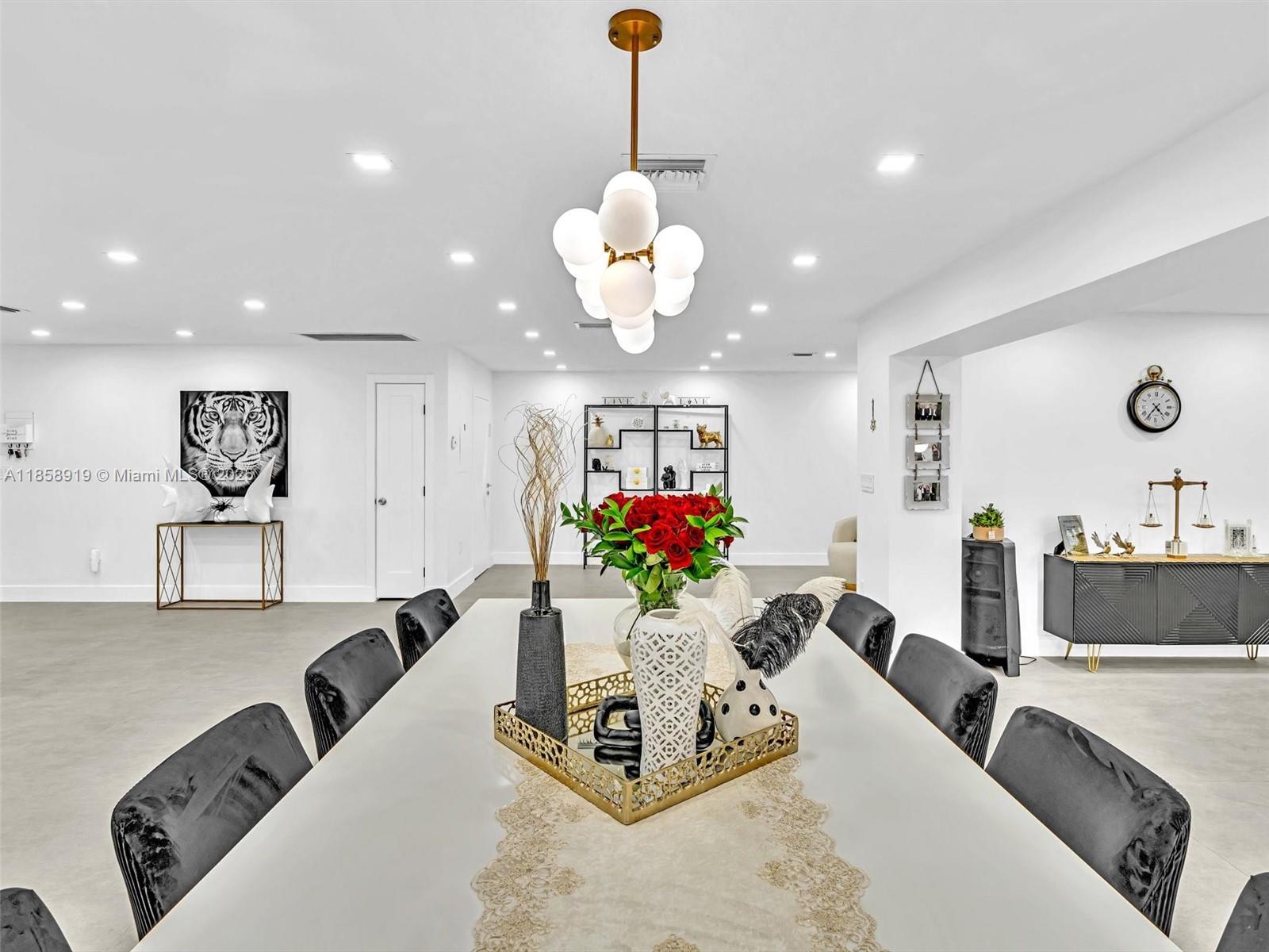 HOLLYWOOD GOLF ESTATES SE - Residential