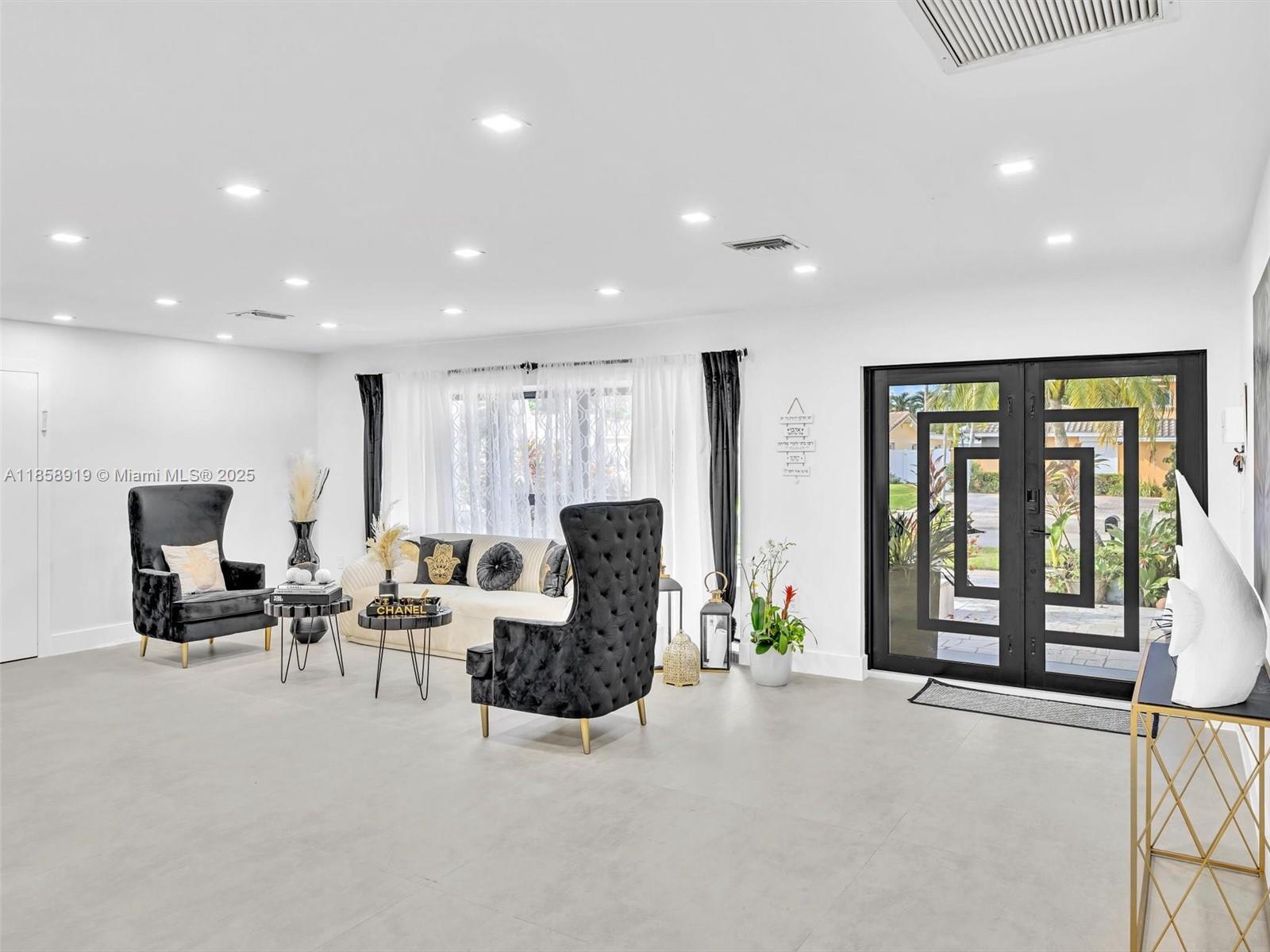 HOLLYWOOD GOLF ESTATES SE - Residential