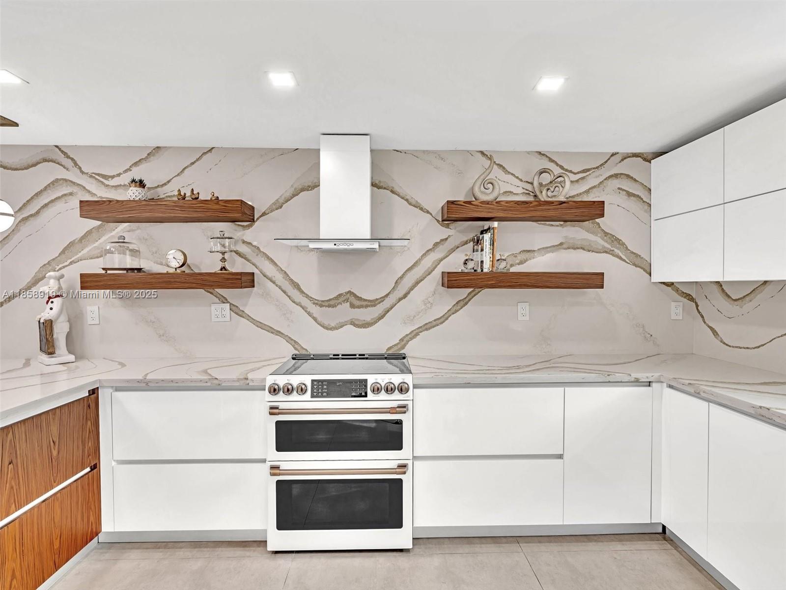 HOLLYWOOD GOLF ESTATES SE - Residential