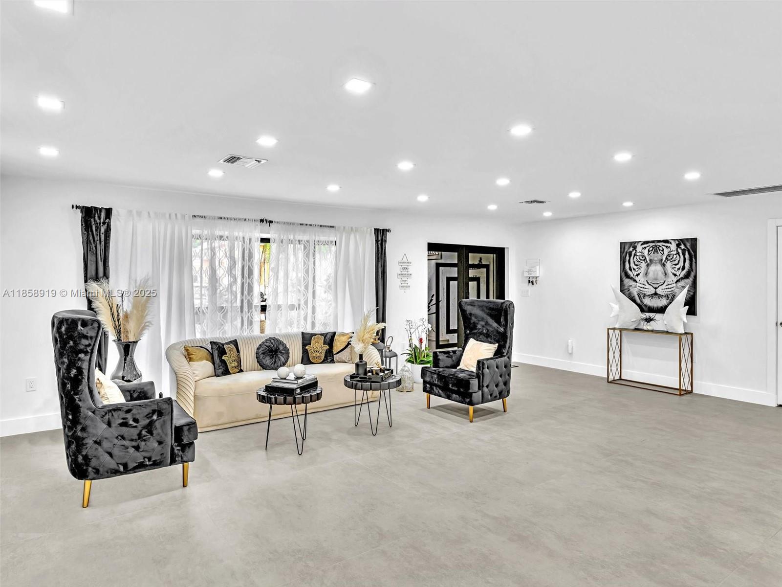 HOLLYWOOD GOLF ESTATES SE - Residential