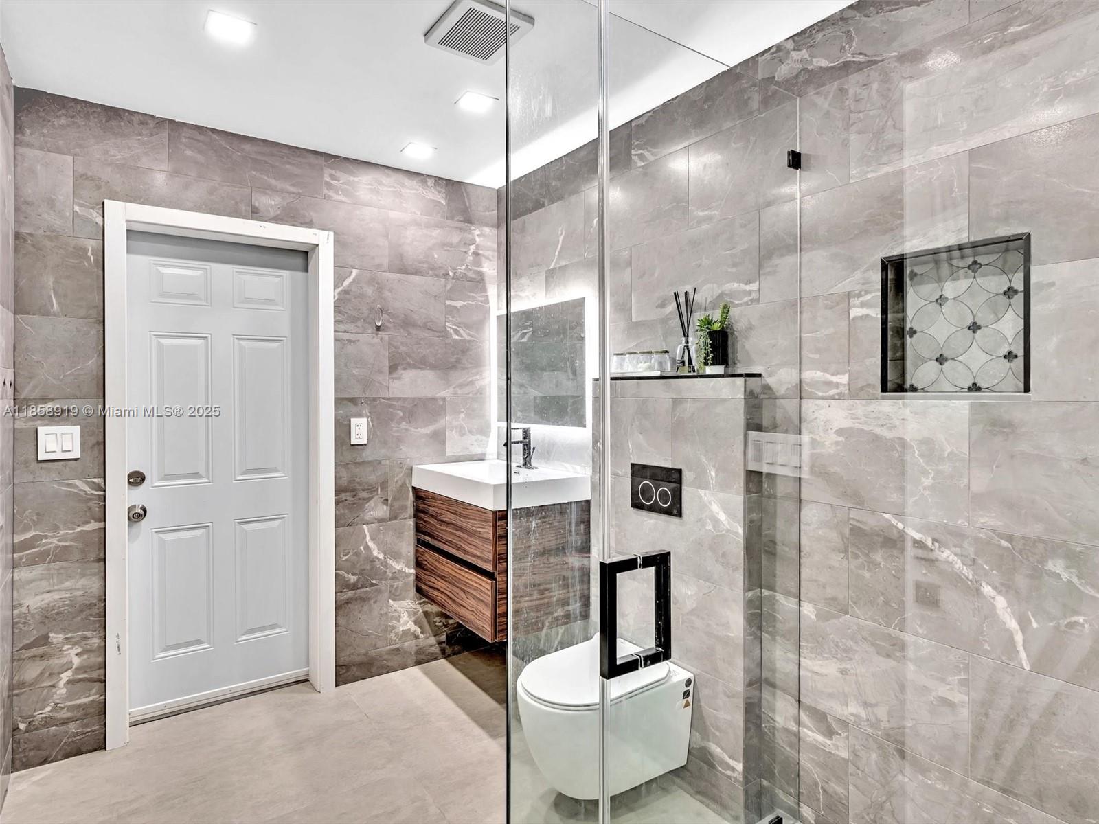 HOLLYWOOD GOLF ESTATES SE - Residential