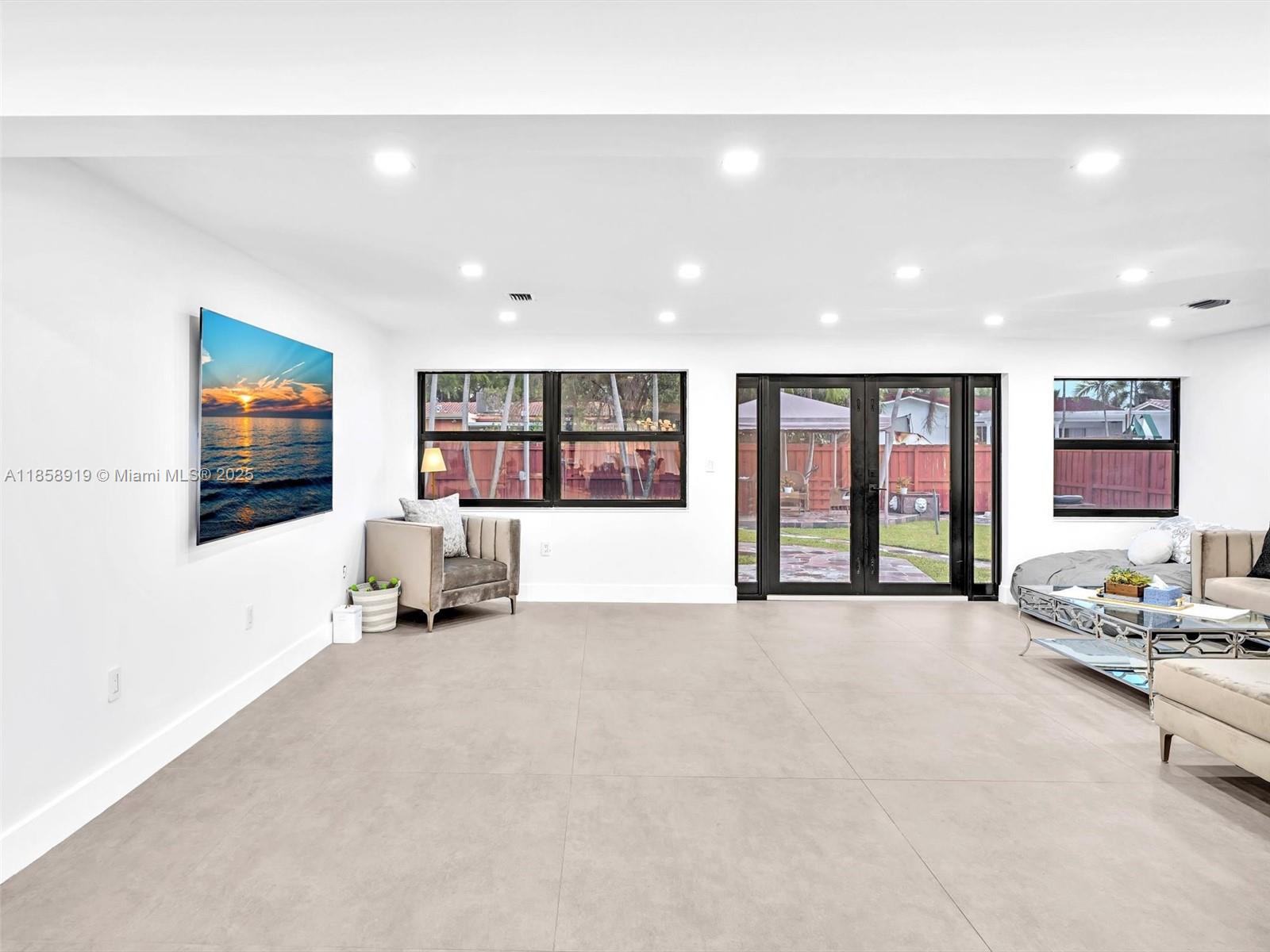 HOLLYWOOD GOLF ESTATES SE - Residential