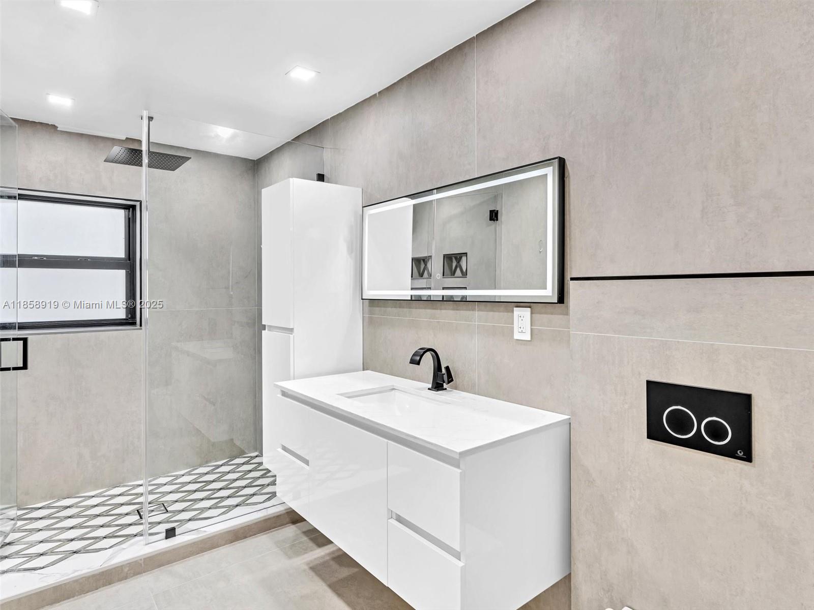 HOLLYWOOD GOLF ESTATES SE - Residential