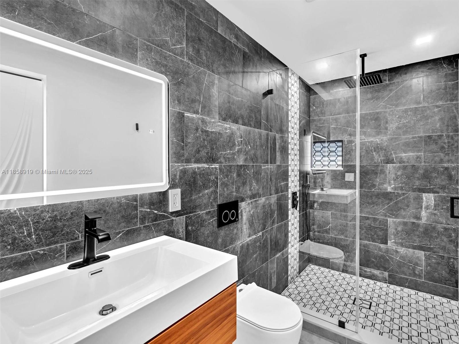 HOLLYWOOD GOLF ESTATES SE - Residential