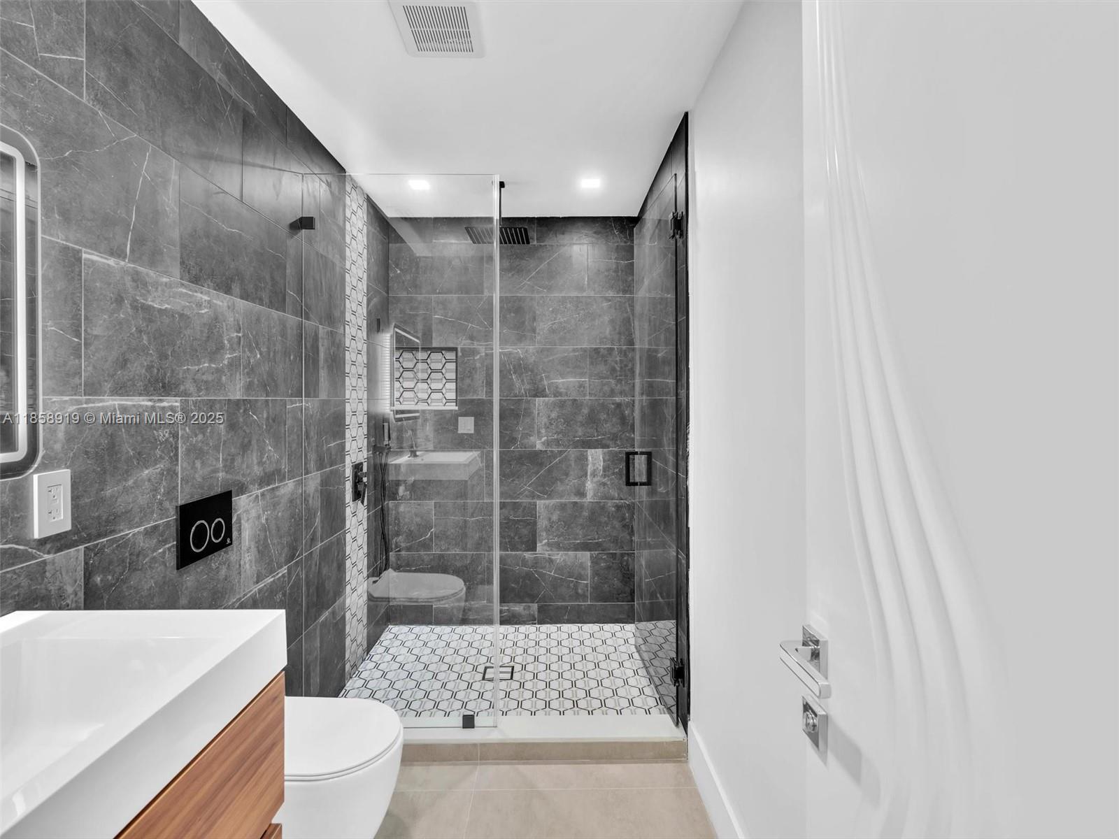 HOLLYWOOD GOLF ESTATES SE - Residential