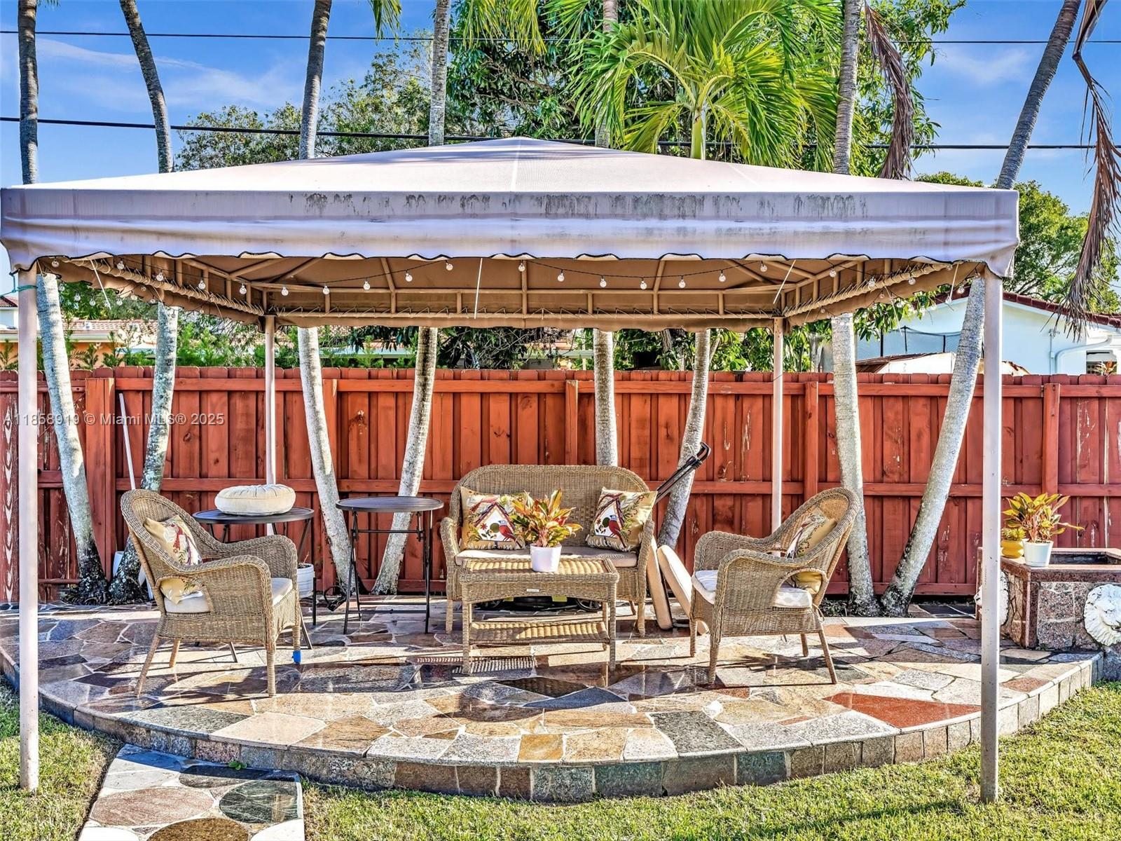 HOLLYWOOD GOLF ESTATES SE - Residential