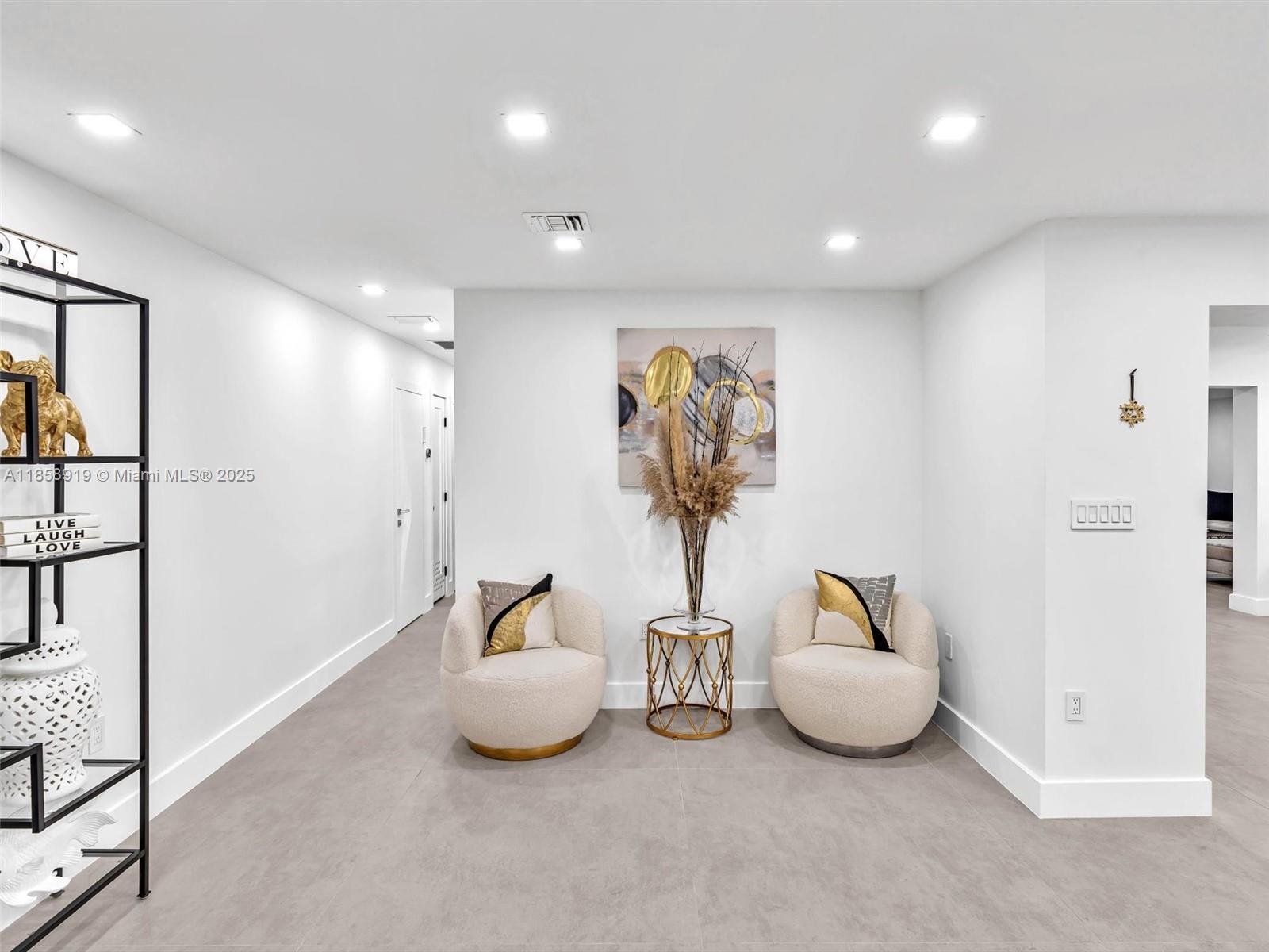 HOLLYWOOD GOLF ESTATES SE - Residential