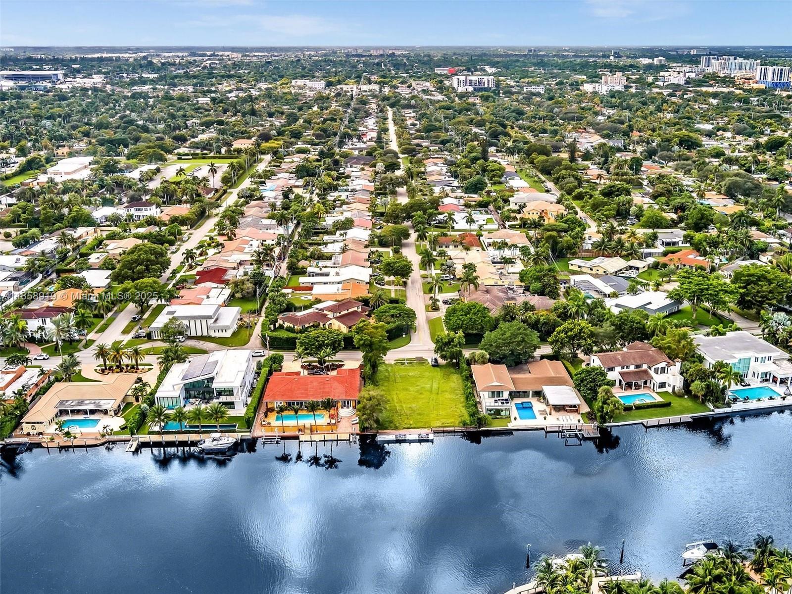 HOLLYWOOD GOLF ESTATES SE - Residential