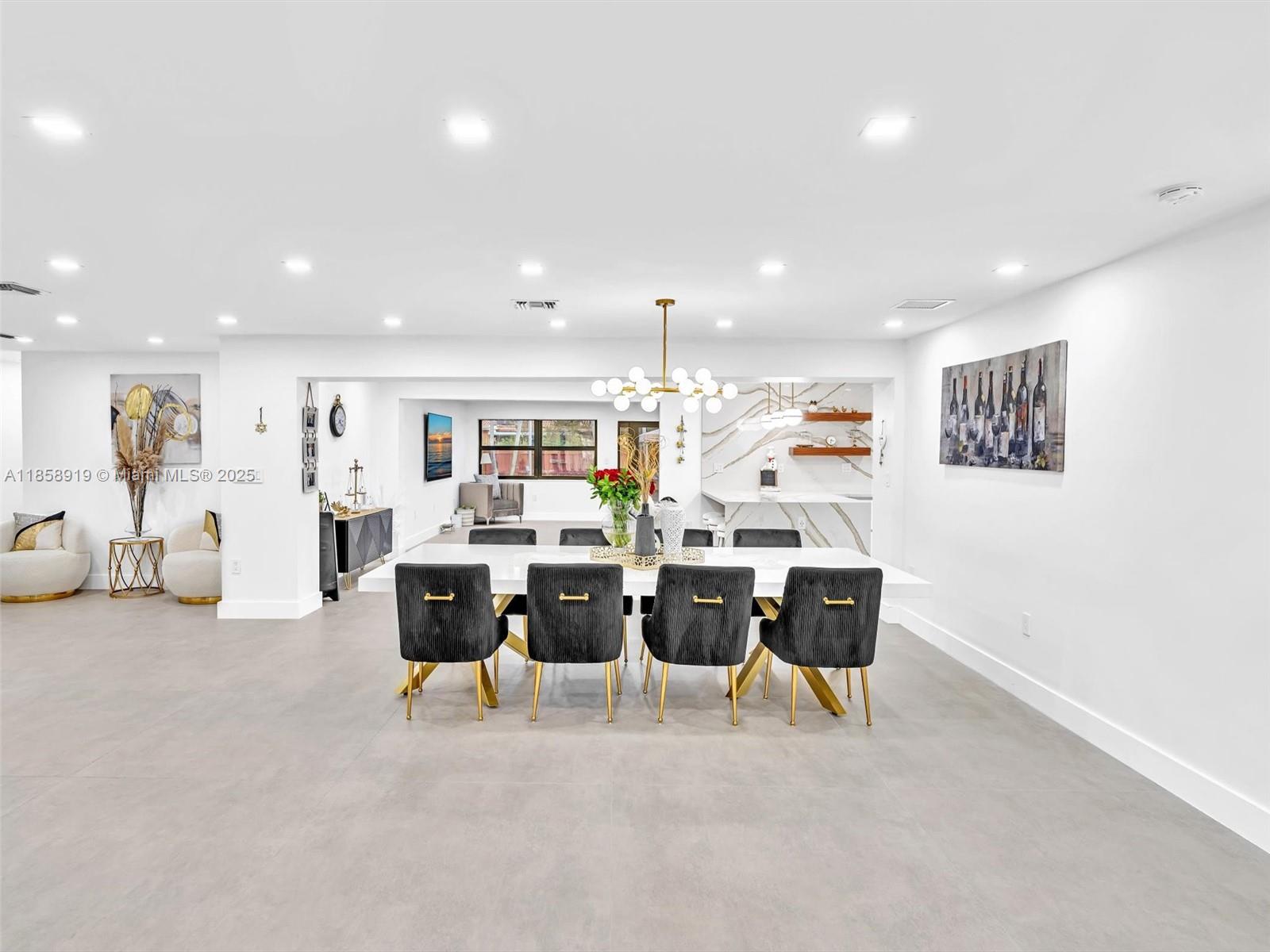 HOLLYWOOD GOLF ESTATES SE - Residential