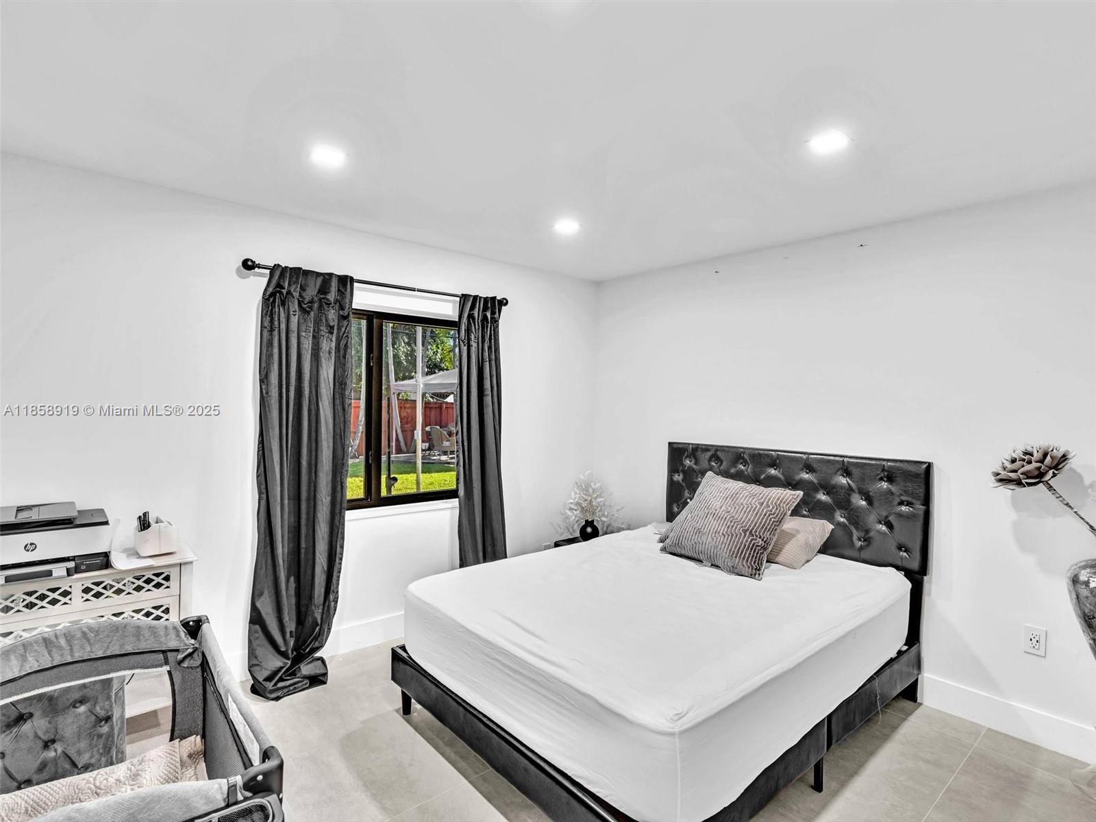 HOLLYWOOD GOLF ESTATES SE - Residential