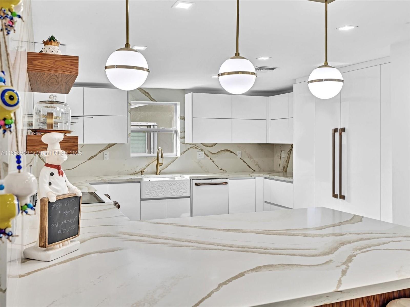 HOLLYWOOD GOLF ESTATES SE - Residential