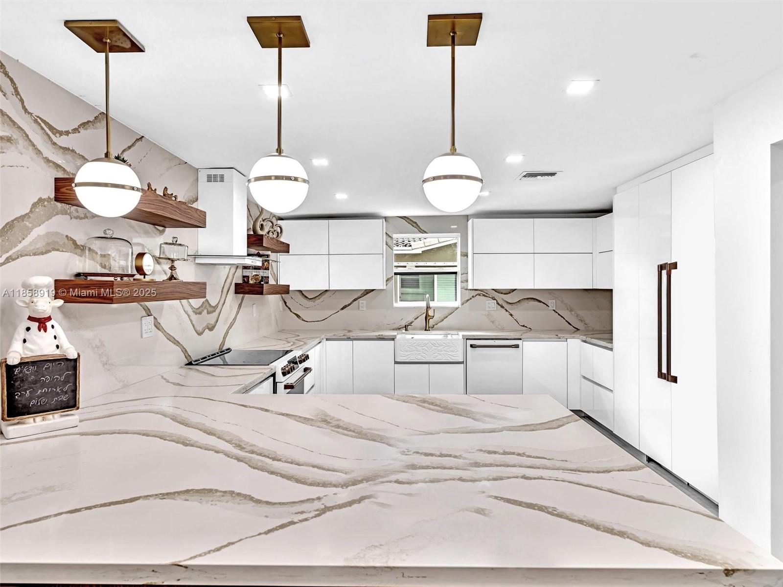 HOLLYWOOD GOLF ESTATES SE - Residential