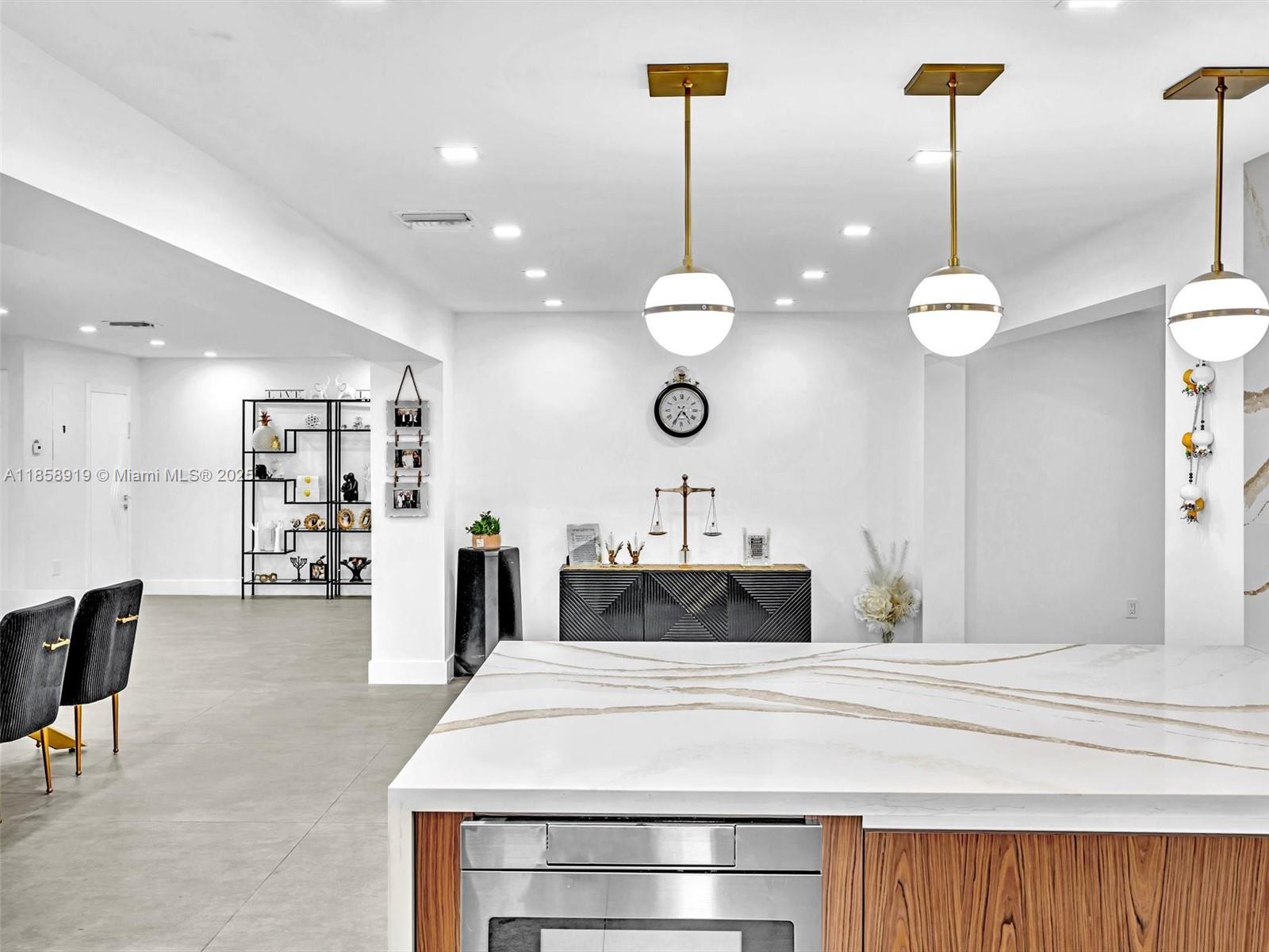 HOLLYWOOD GOLF ESTATES SE - Residential