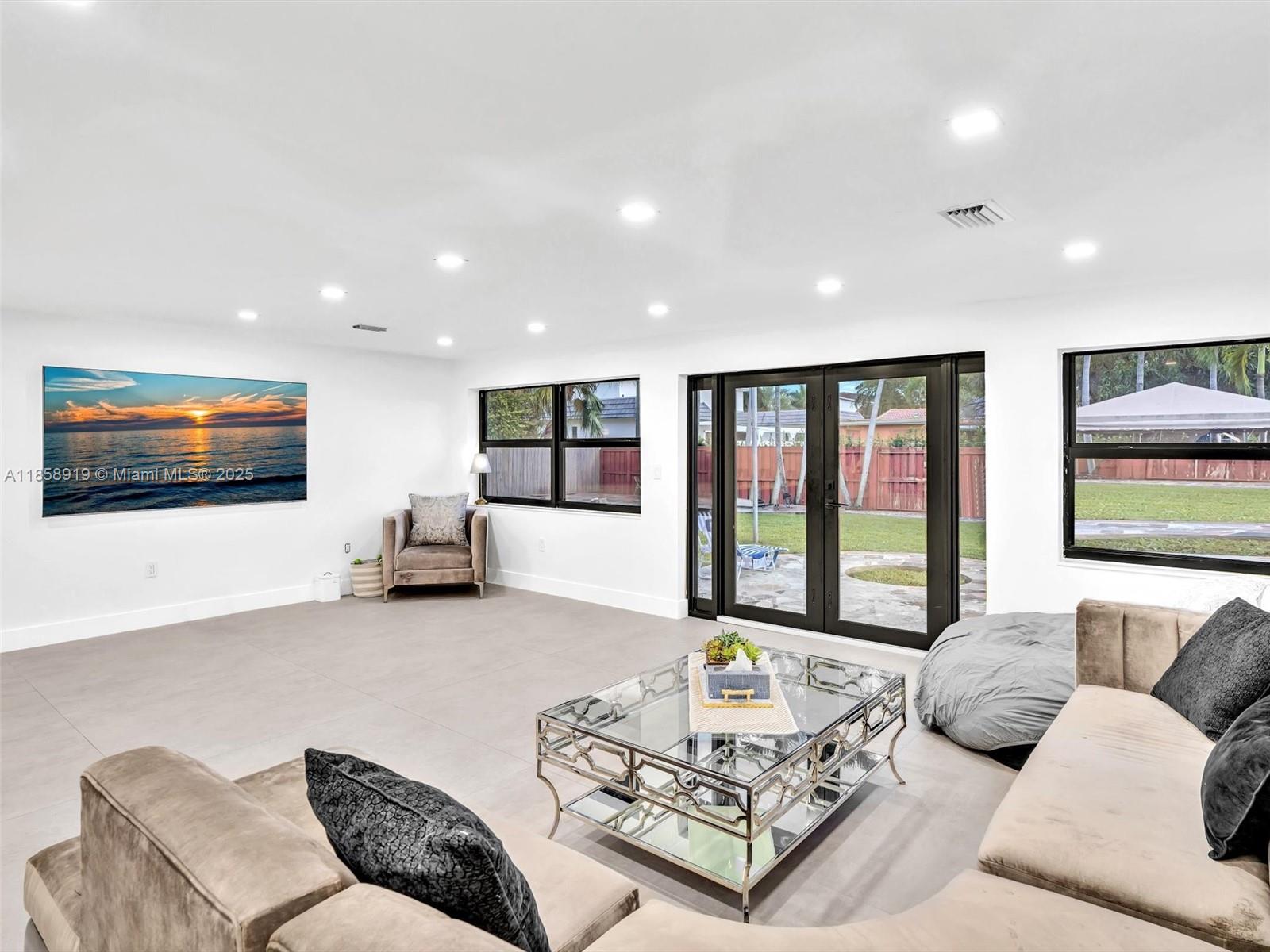 HOLLYWOOD GOLF ESTATES SE - Residential