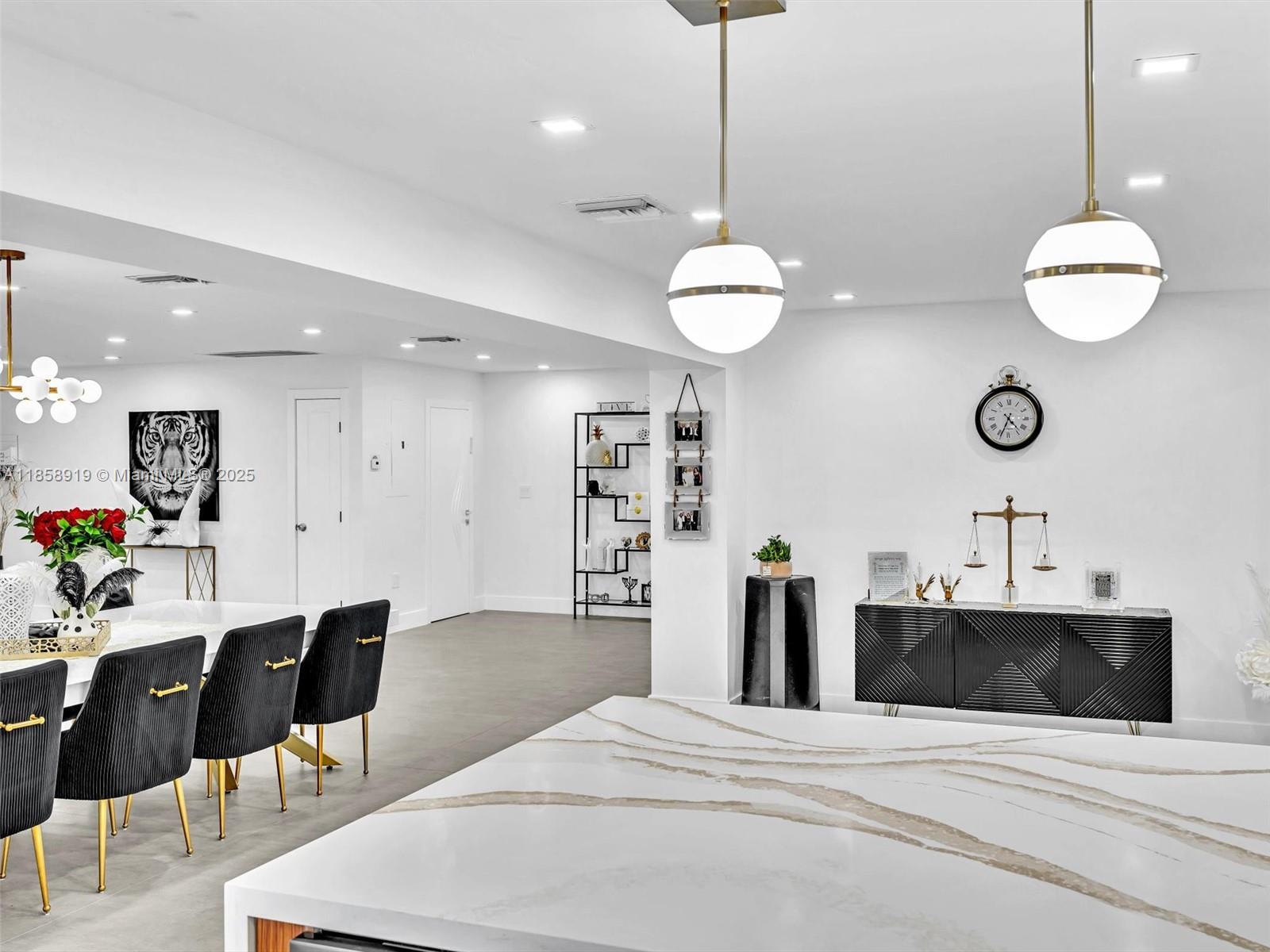 HOLLYWOOD GOLF ESTATES SE - Residential