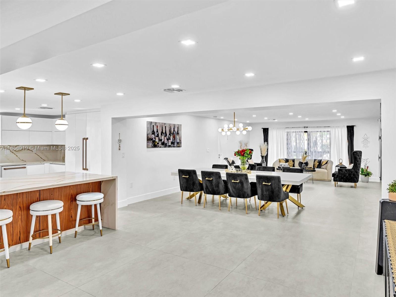 HOLLYWOOD GOLF ESTATES SE - Residential