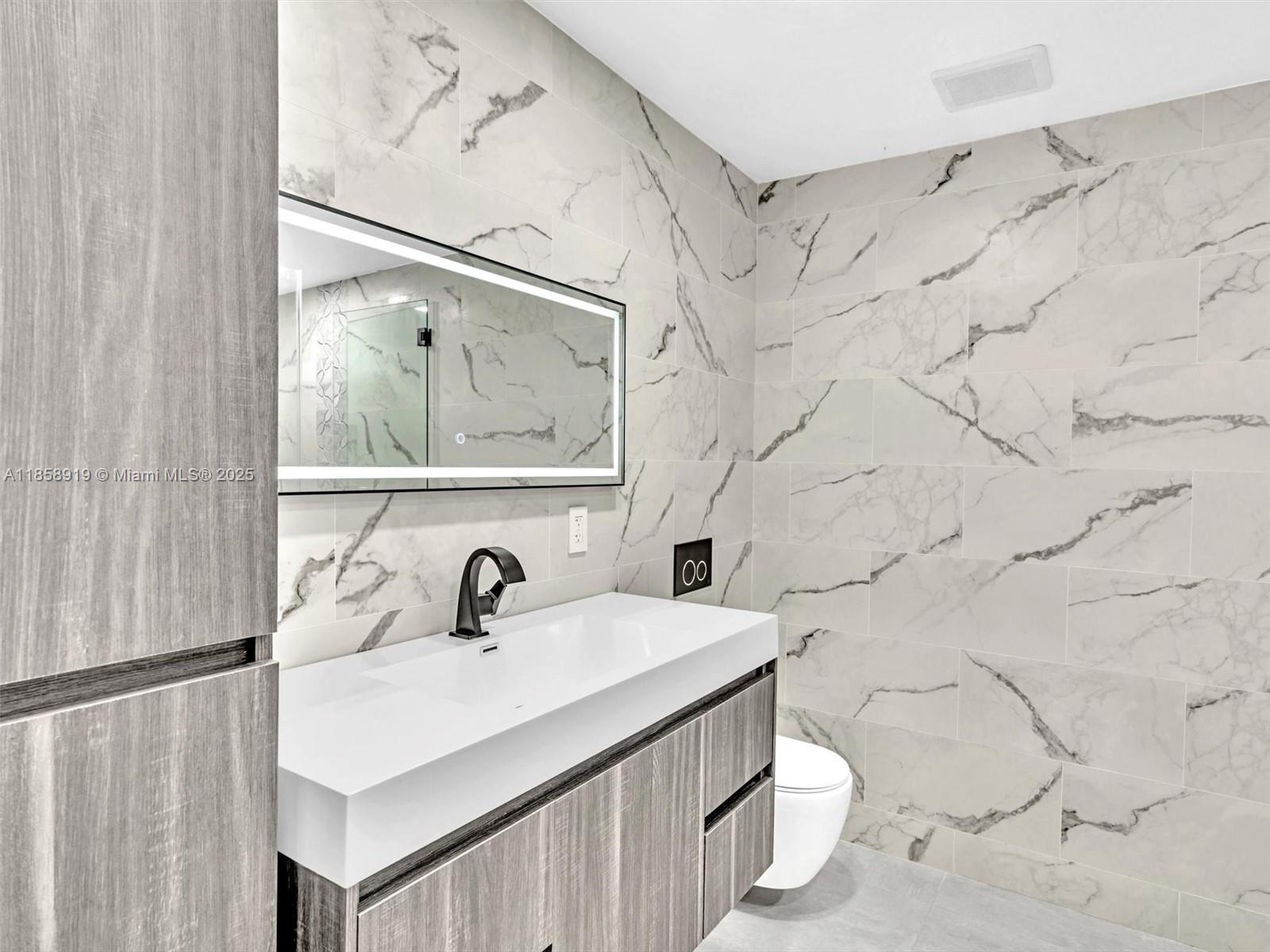 HOLLYWOOD GOLF ESTATES SE - Residential