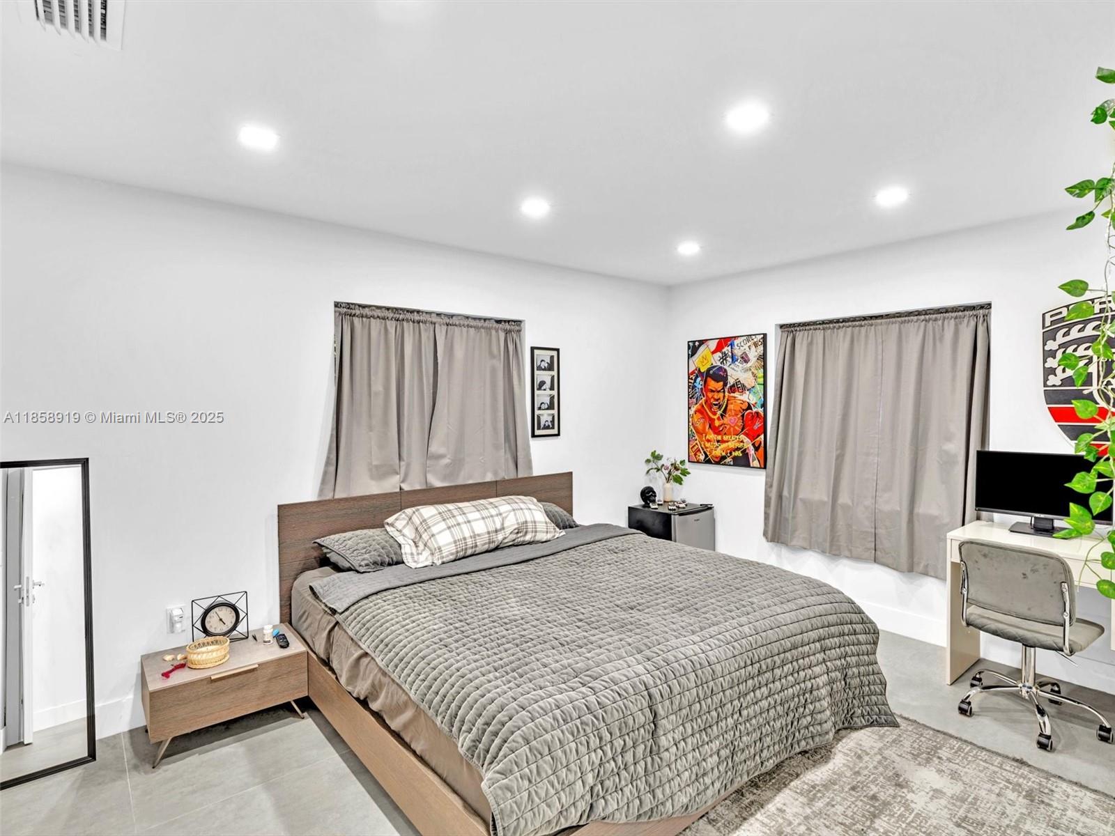 HOLLYWOOD GOLF ESTATES SE - Residential